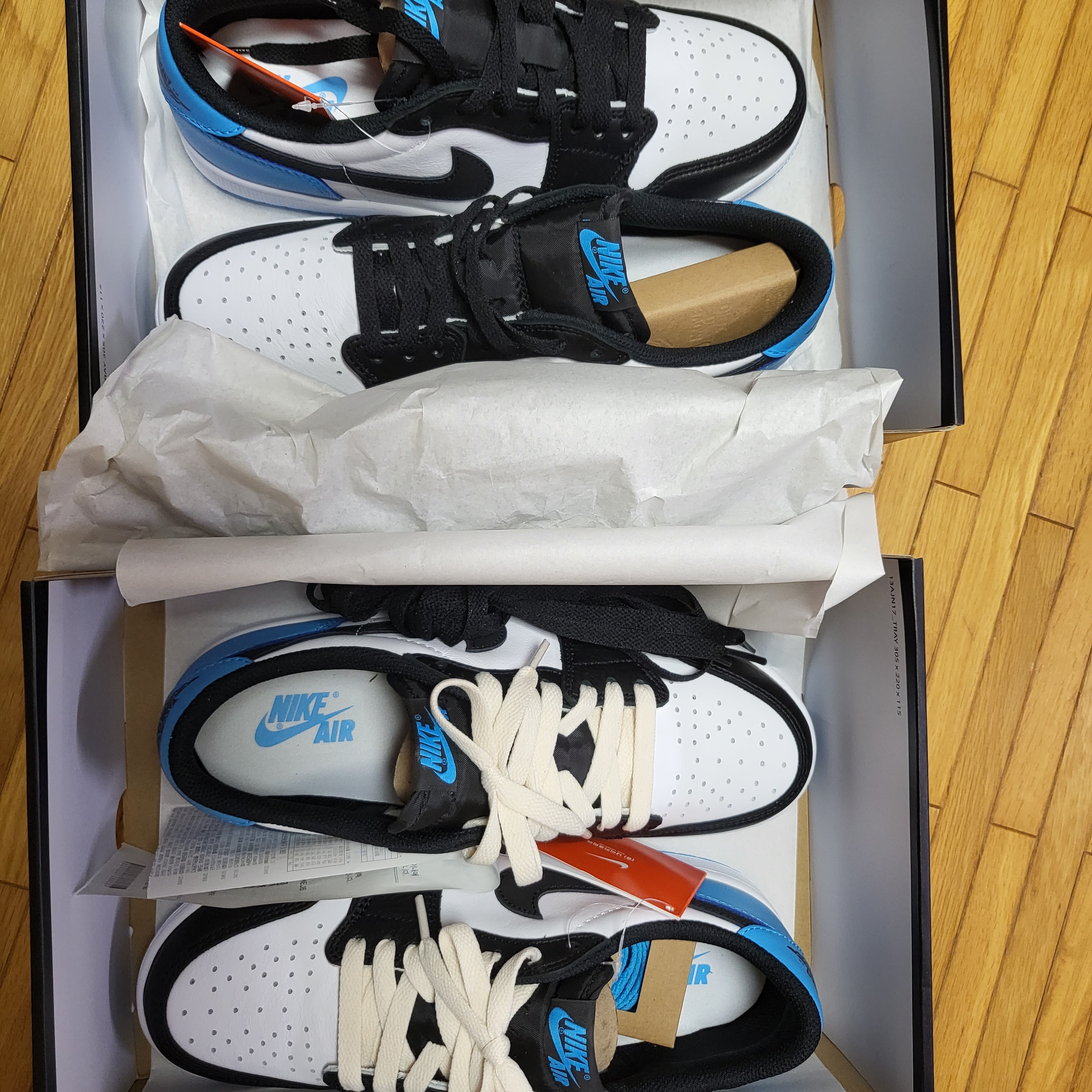 Jordan 1 Retro Low OG Black and Dark Powder Blue 착용 스타일 - 4