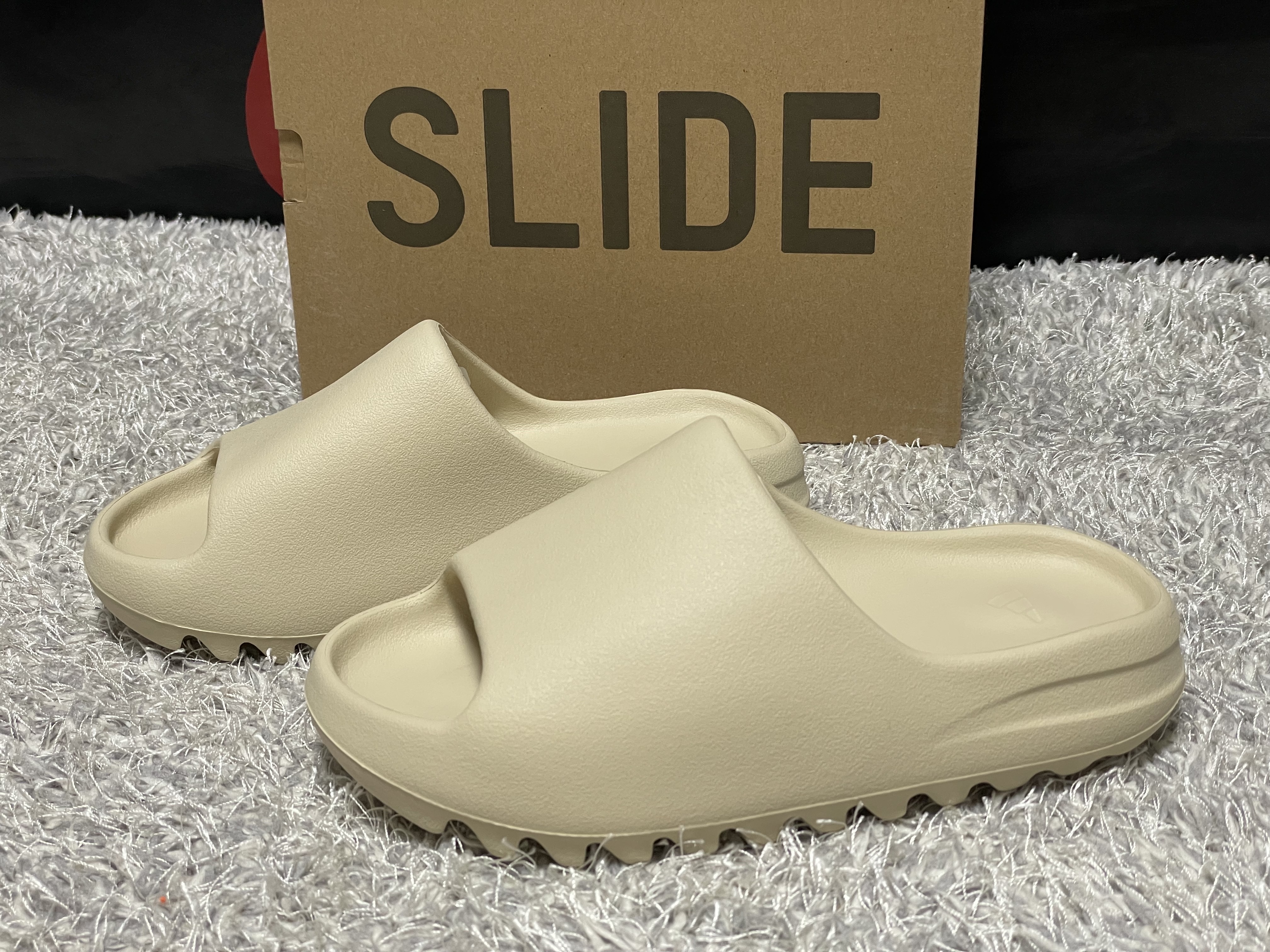 Adidas Yeezy Slide Bone 2022/2023 착용 스타일
