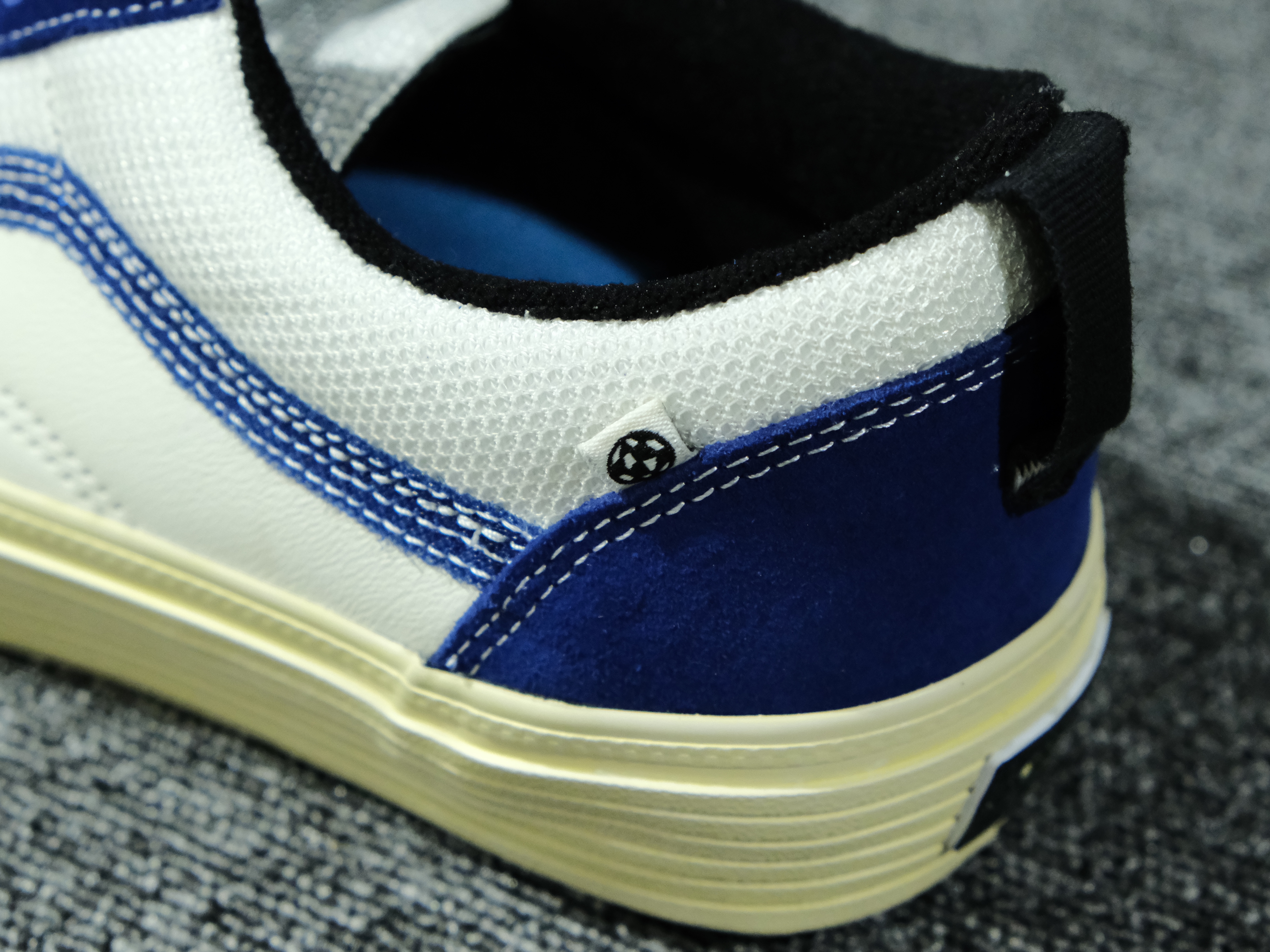 Vans Old Skool Split VR3 LX Vintage Blue 착용 스타일 - 3