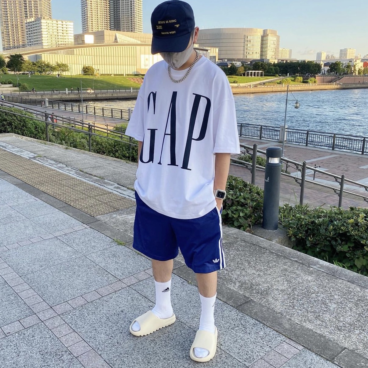 Adidas Yeezy Slide Bone 2022/2023 착용 스타일 - 5