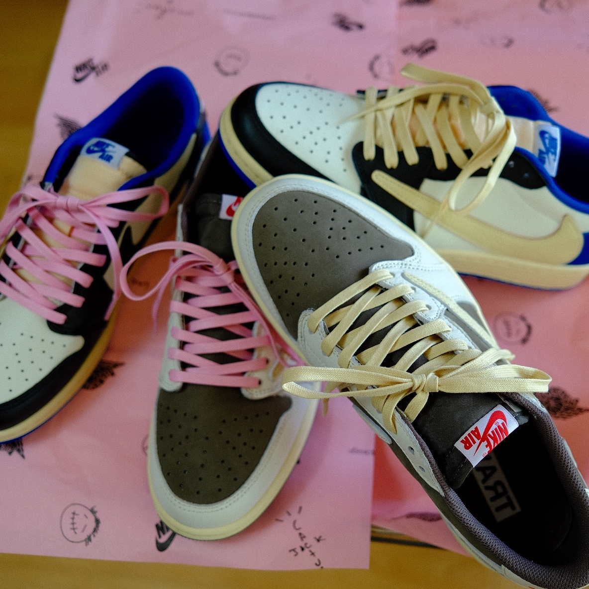Jordan 1 x Travis Scott Retro Low OG SP Sail and Ridgerock, Jordan 1 x Travis Scott x Fragment Retro Low OG SP Military Blue 착용 스타일