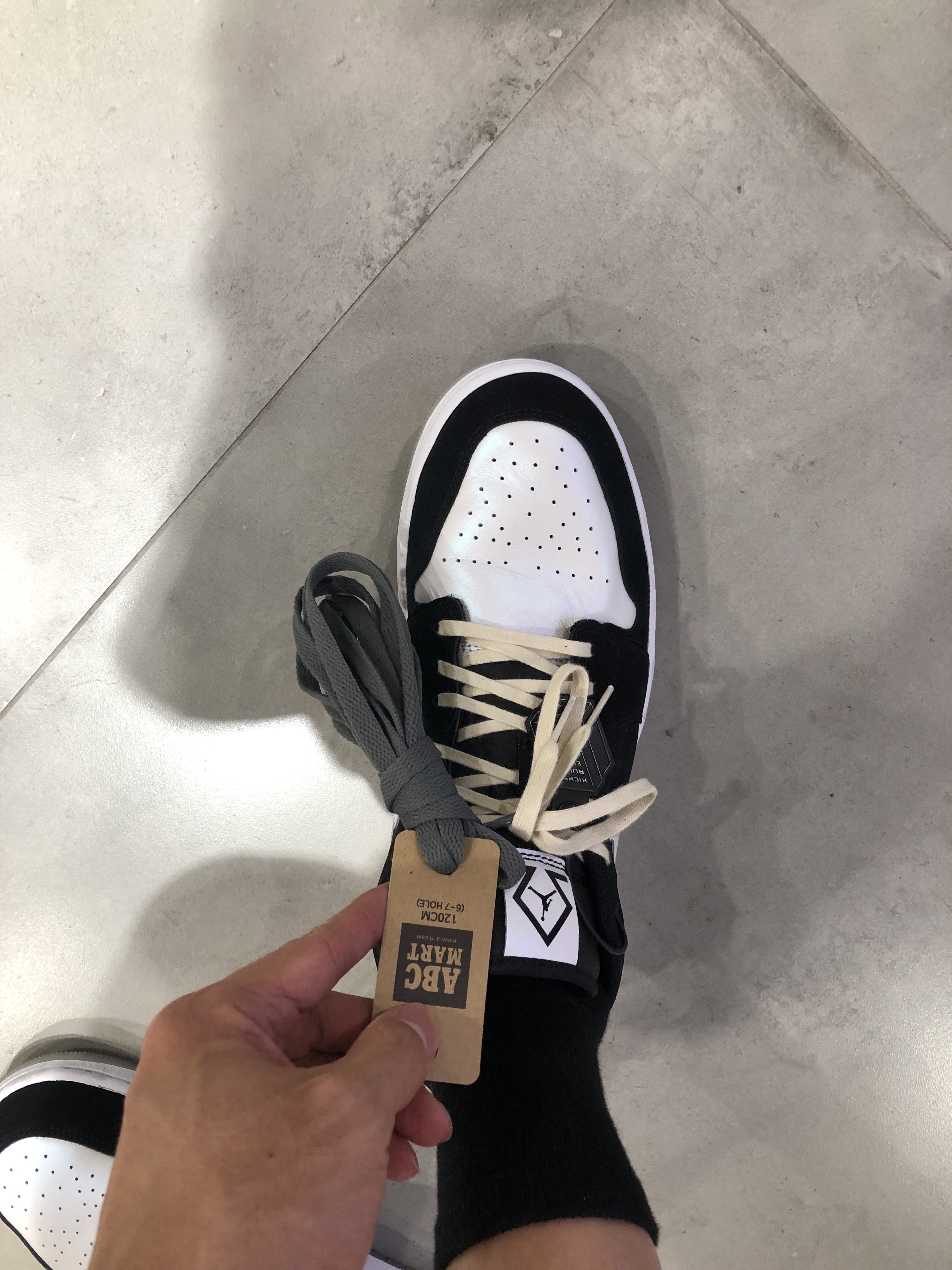 Jordan 1 Low SE Diamond 착용 스타일