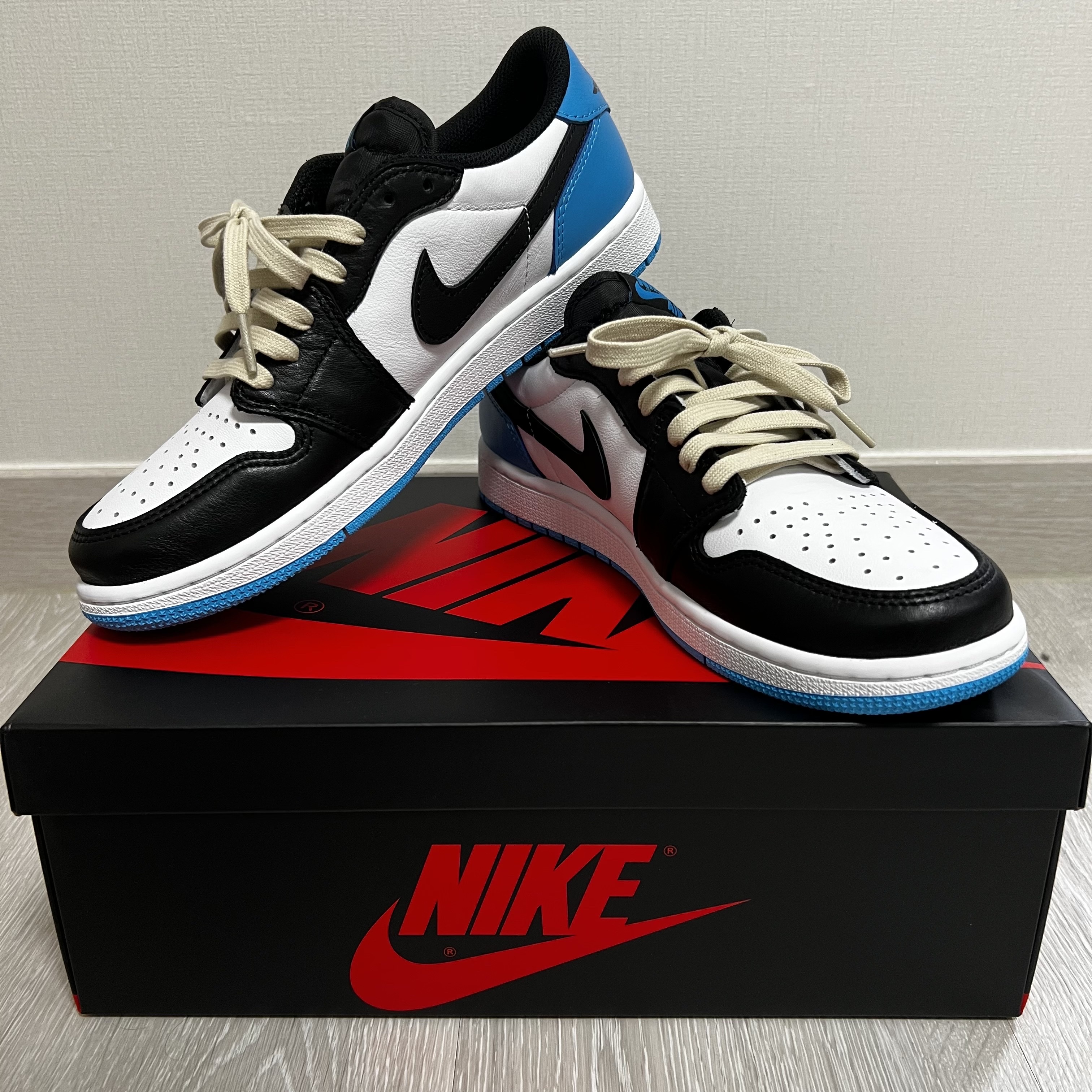 Jordan 1 Retro Low OG Black and Dark Powder Blue 착용 스타일