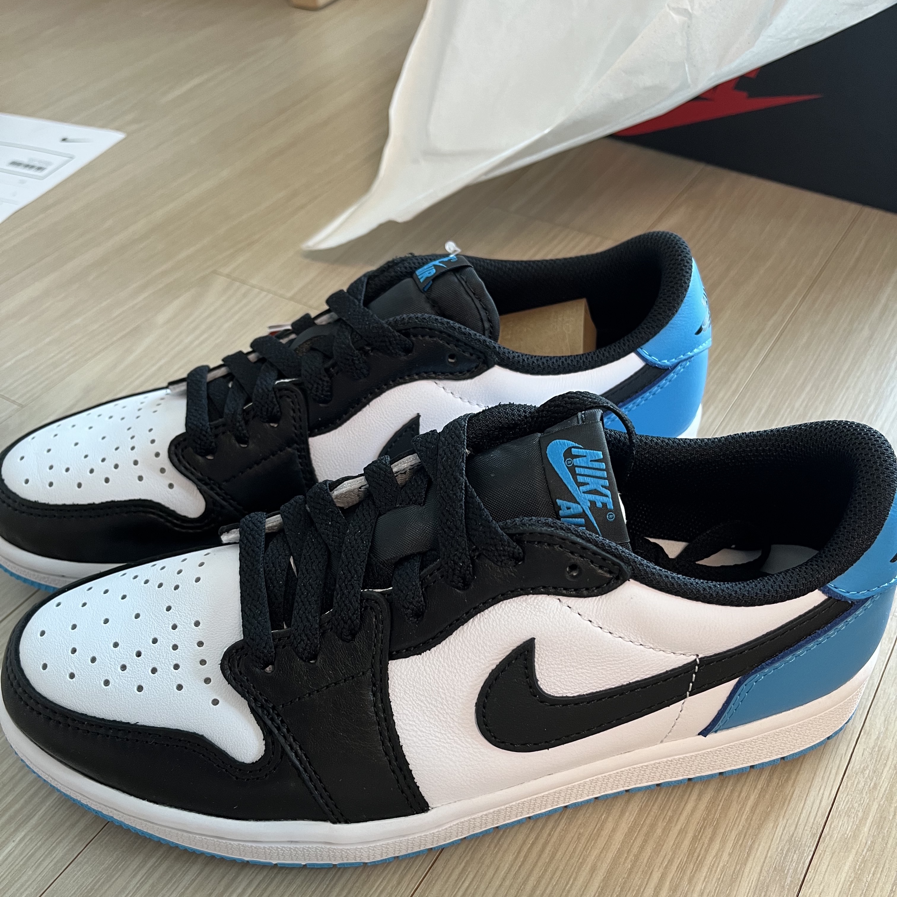Jordan 1 Retro Low OG Black and Dark Powder Blue 착용 스타일
