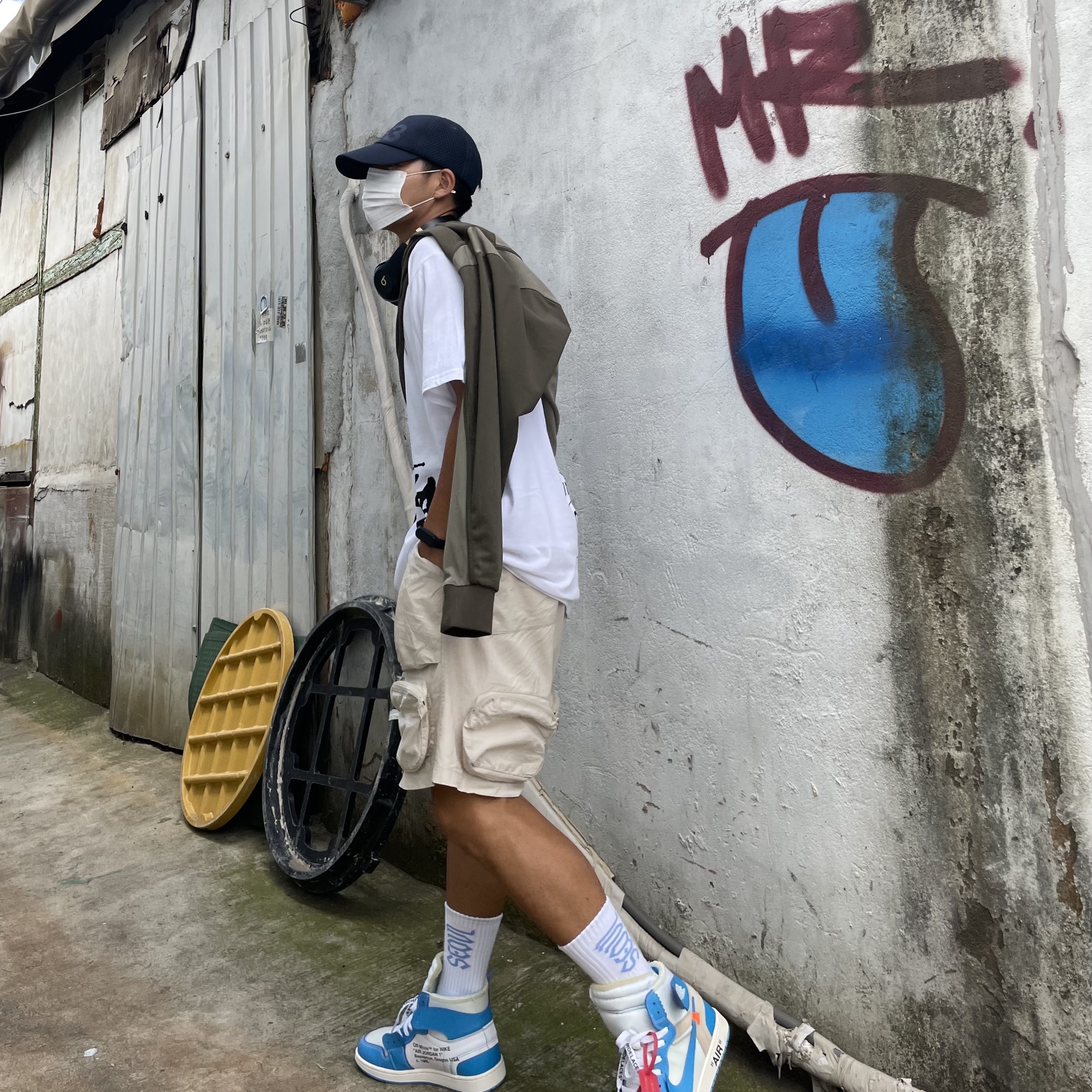 Jordan 1 x Off-White Retro High University Blue, Stussy x Takahiromiyashita The Soloist 40 WT T-Shirt 착용 스타일 - 1