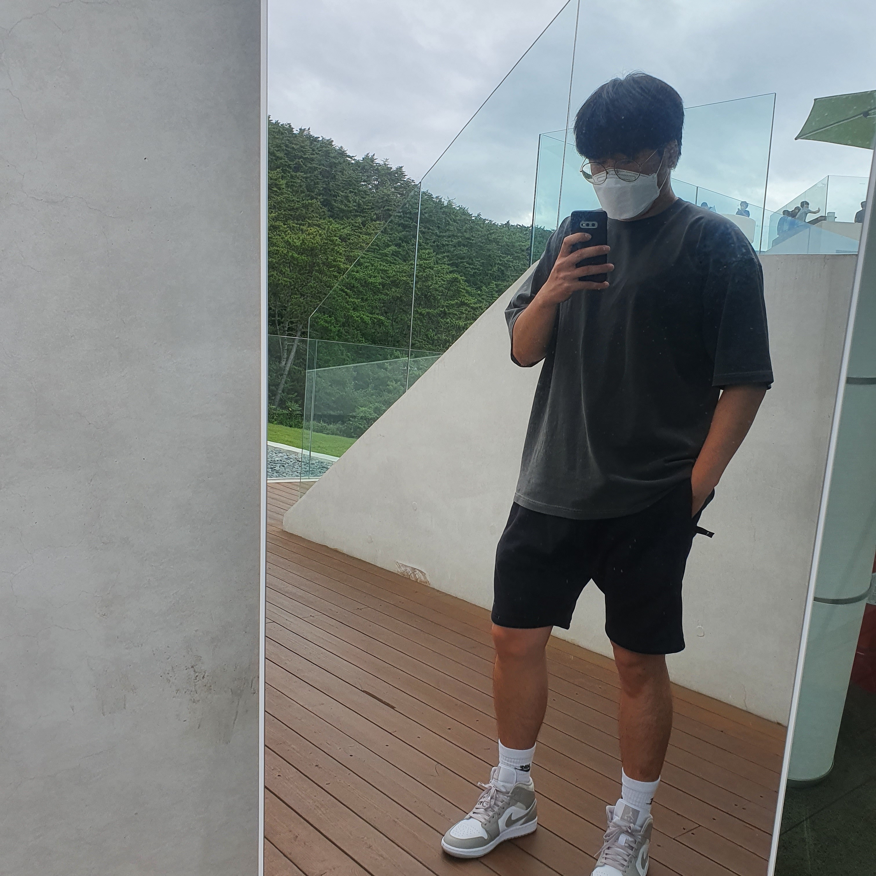 Nike NRG Solo Swoosh Fleece Shorts Black - Asia, Jordan 1 Mid College Grey 착용 스타일