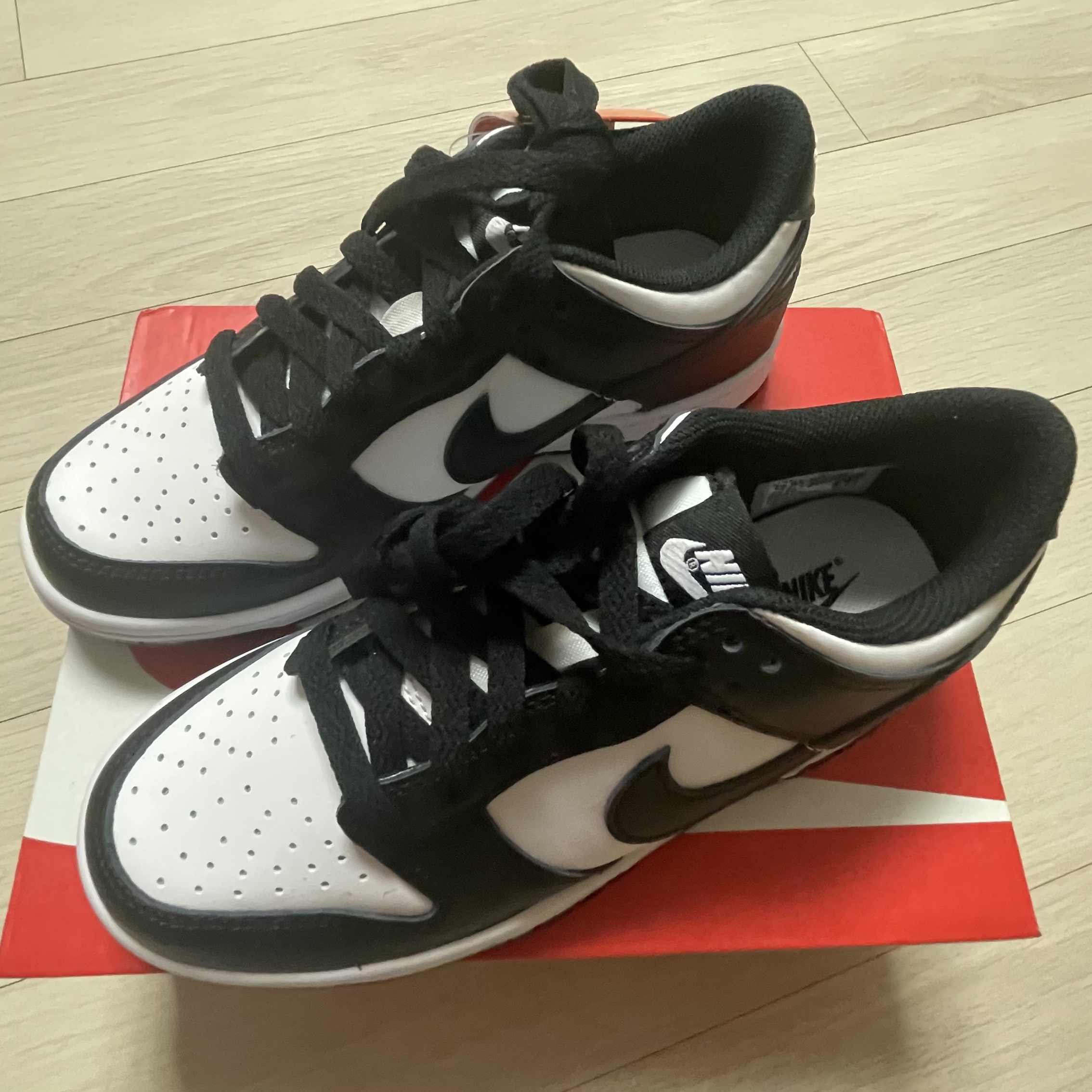 (GS) Nike Dunk Low Black 착용 스타일