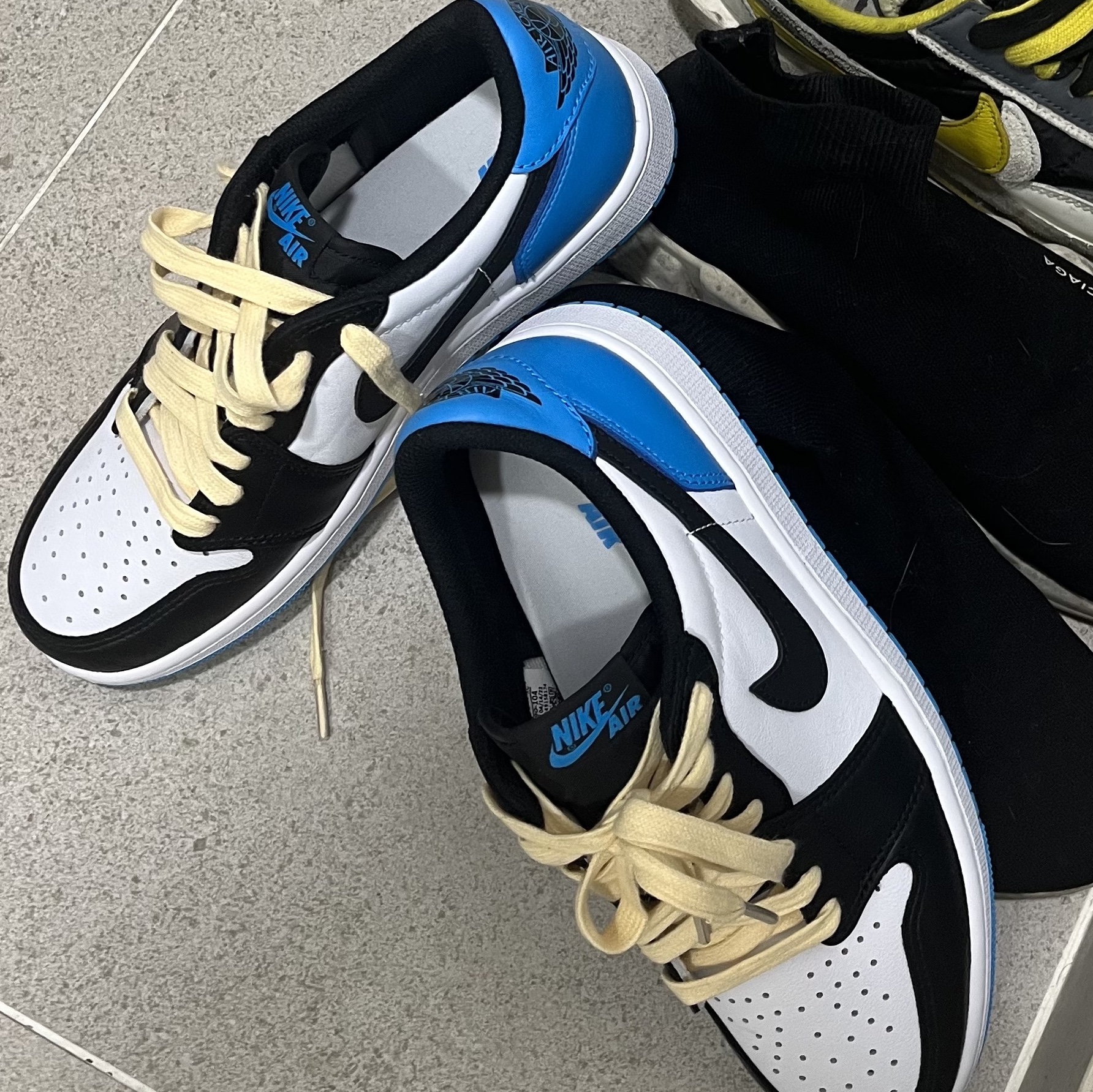 Jordan 1 Retro Low OG Black and Dark Powder Blue, Nike x Sacai x Undercover LDWaffle Black Bright Citron 착용 스타일 - 2