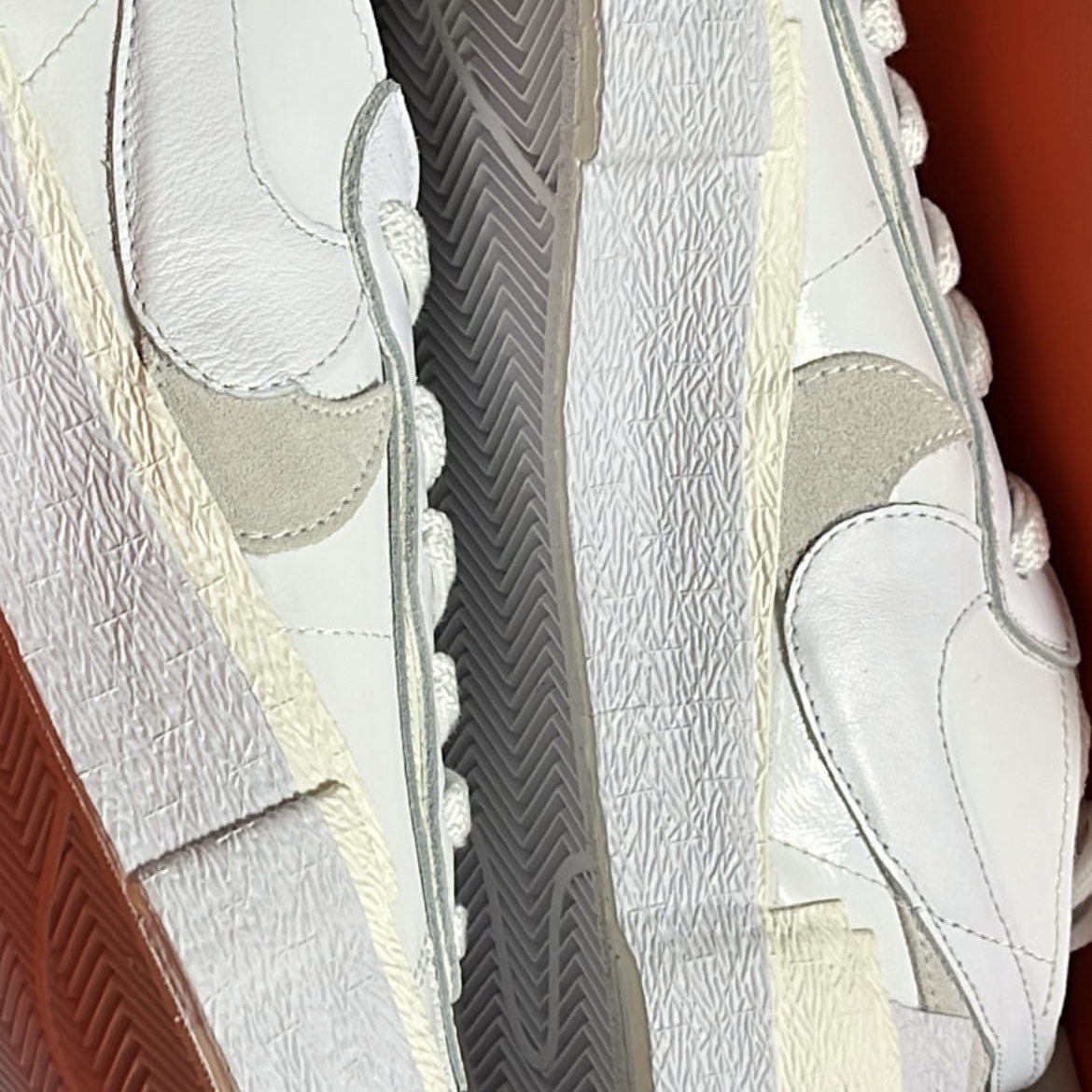 Nike x Sacai Blazer Low White Patent Leather 착용 스타일 - 1