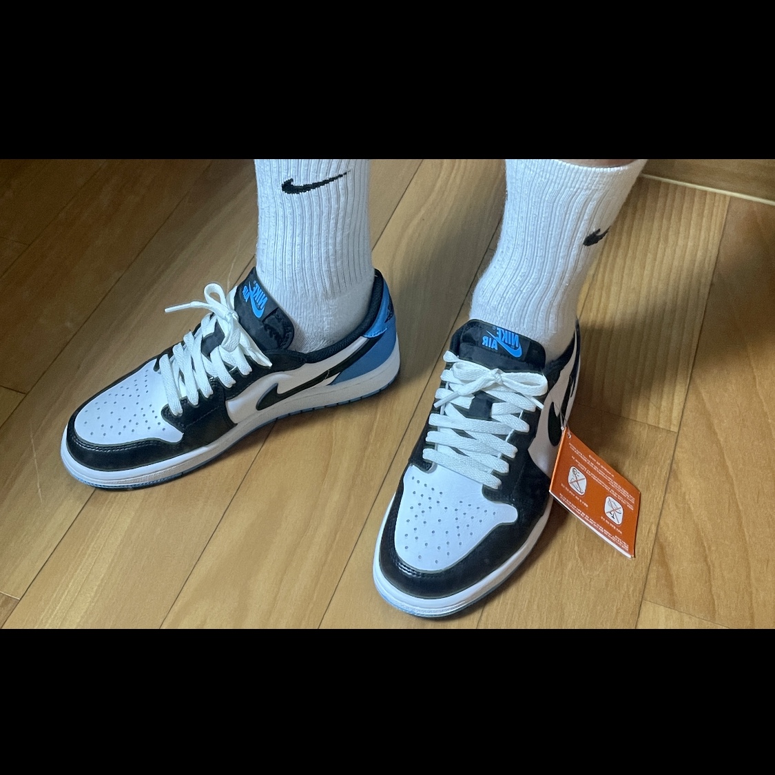 Jordan 1 Retro Low OG Black and Dark Powder Blue 착용 스타일