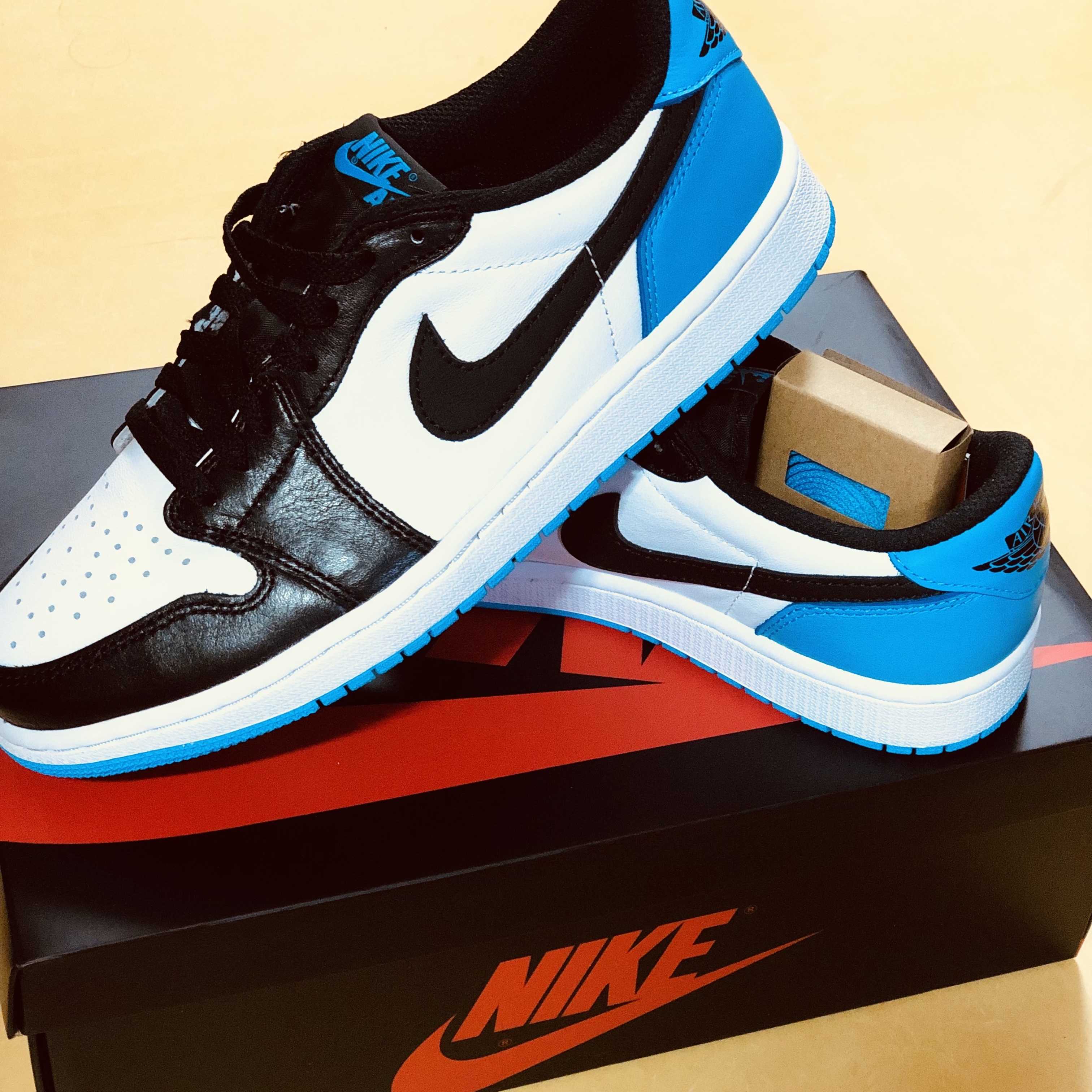 Jordan 1 Retro Low OG Black and Dark Powder Blue 착용 스타일