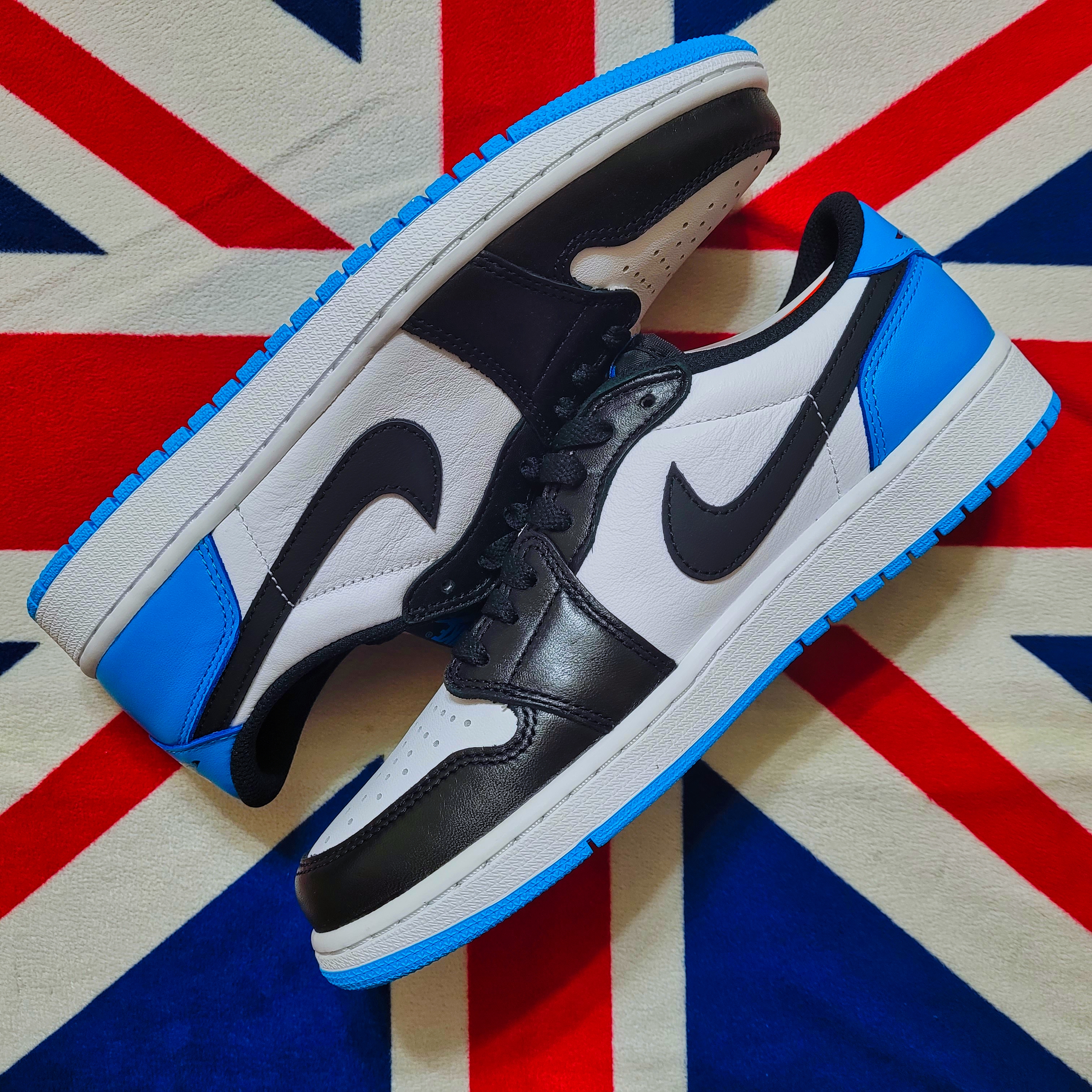 Jordan 1 Retro Low OG Black and Dark Powder Blue, Nike Dunk Low Retro SE Next Nature Nike Sun Club 착용 스타일 - 1
