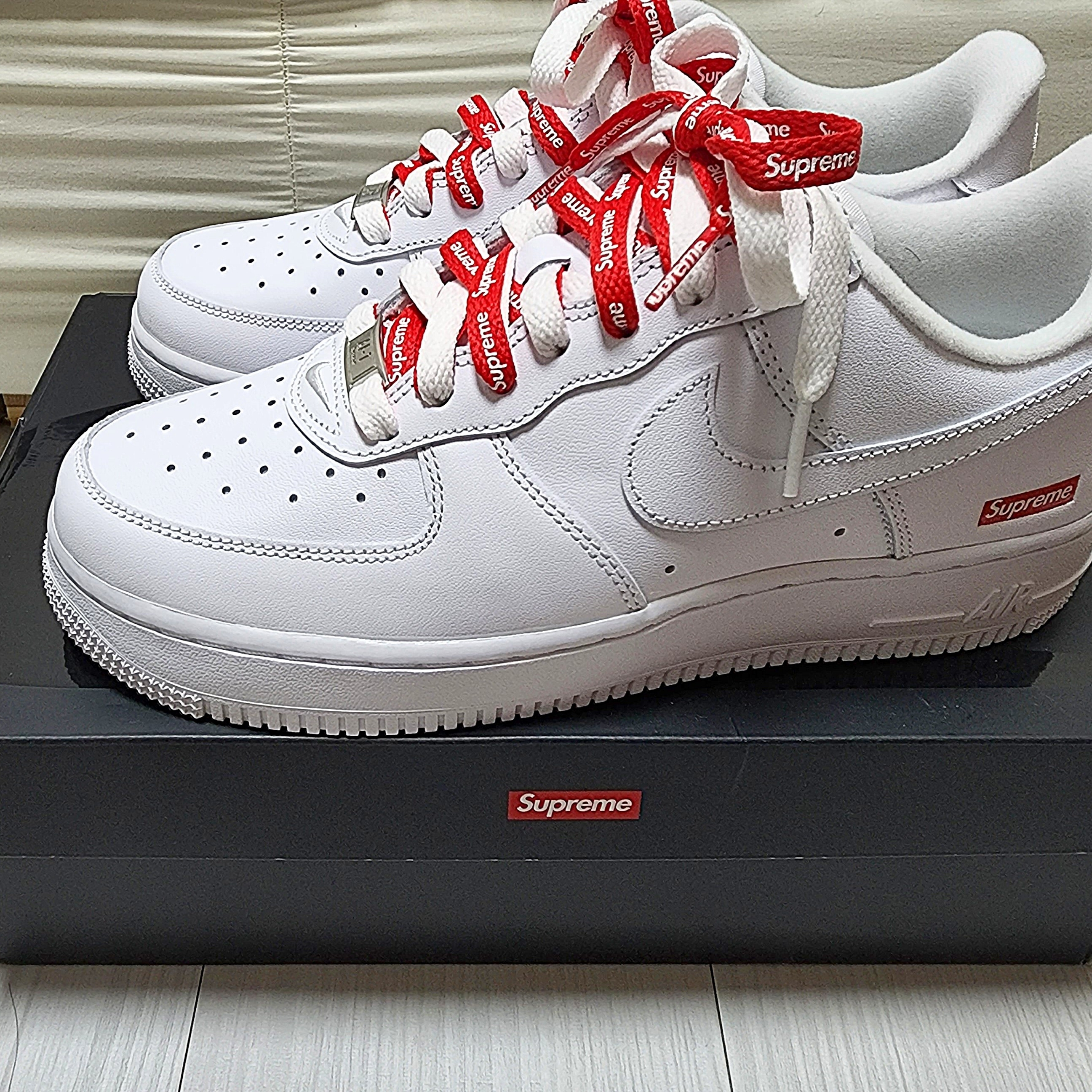 Nike x Supreme Air Force 1 Low White 착용 스타일 - 2