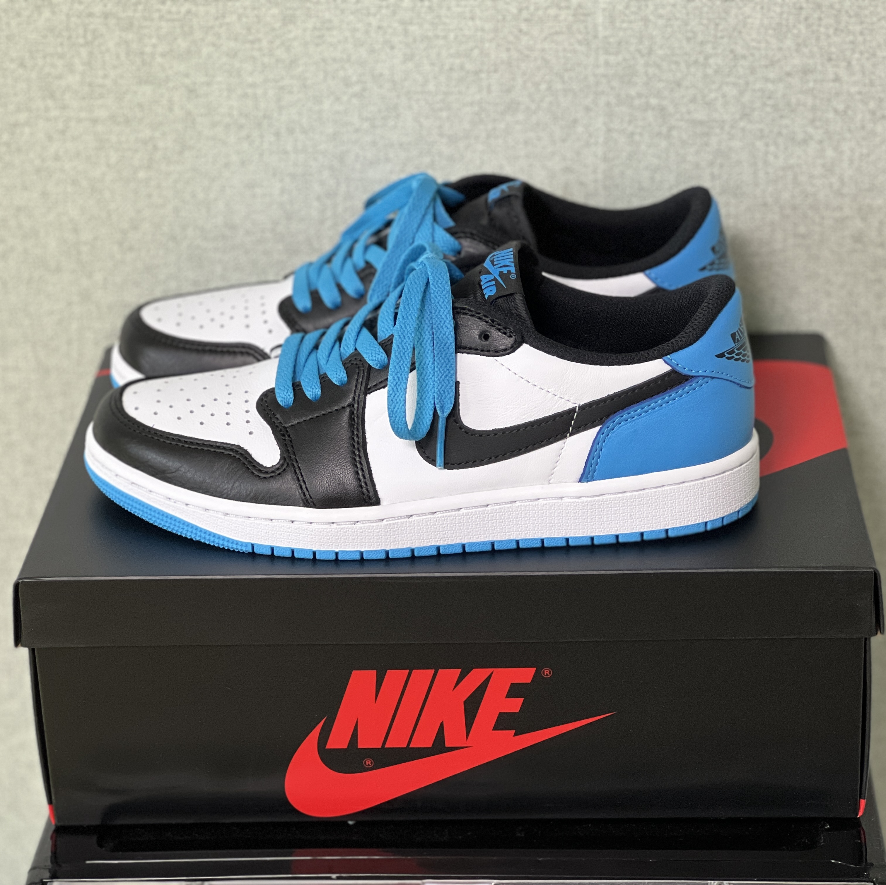 Jordan 1 Retro Low OG Black and Dark Powder Blue 착용 스타일
