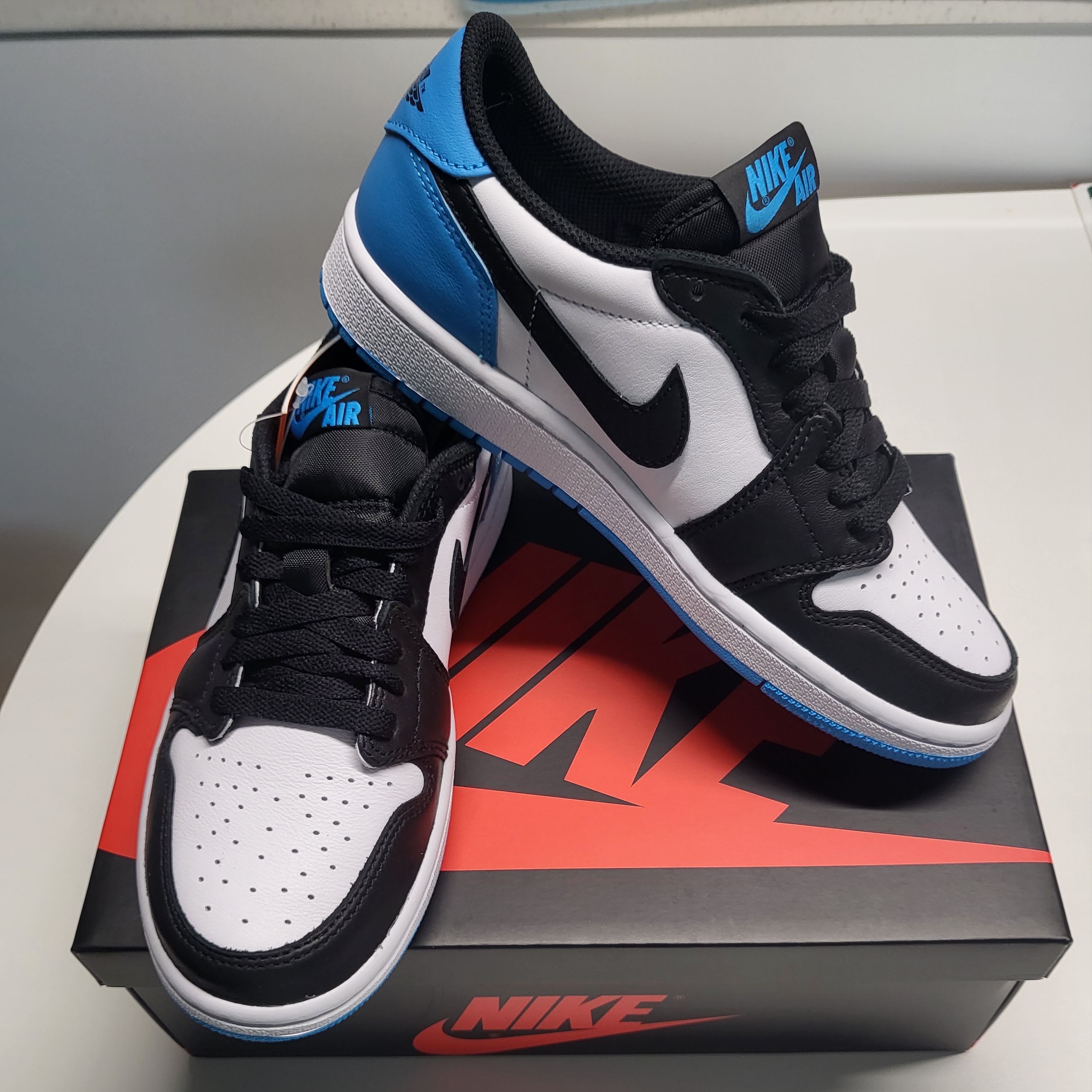 (W) Jordan 1 Retro Low OG Black and Dark Powder Blue 착용 스타일
