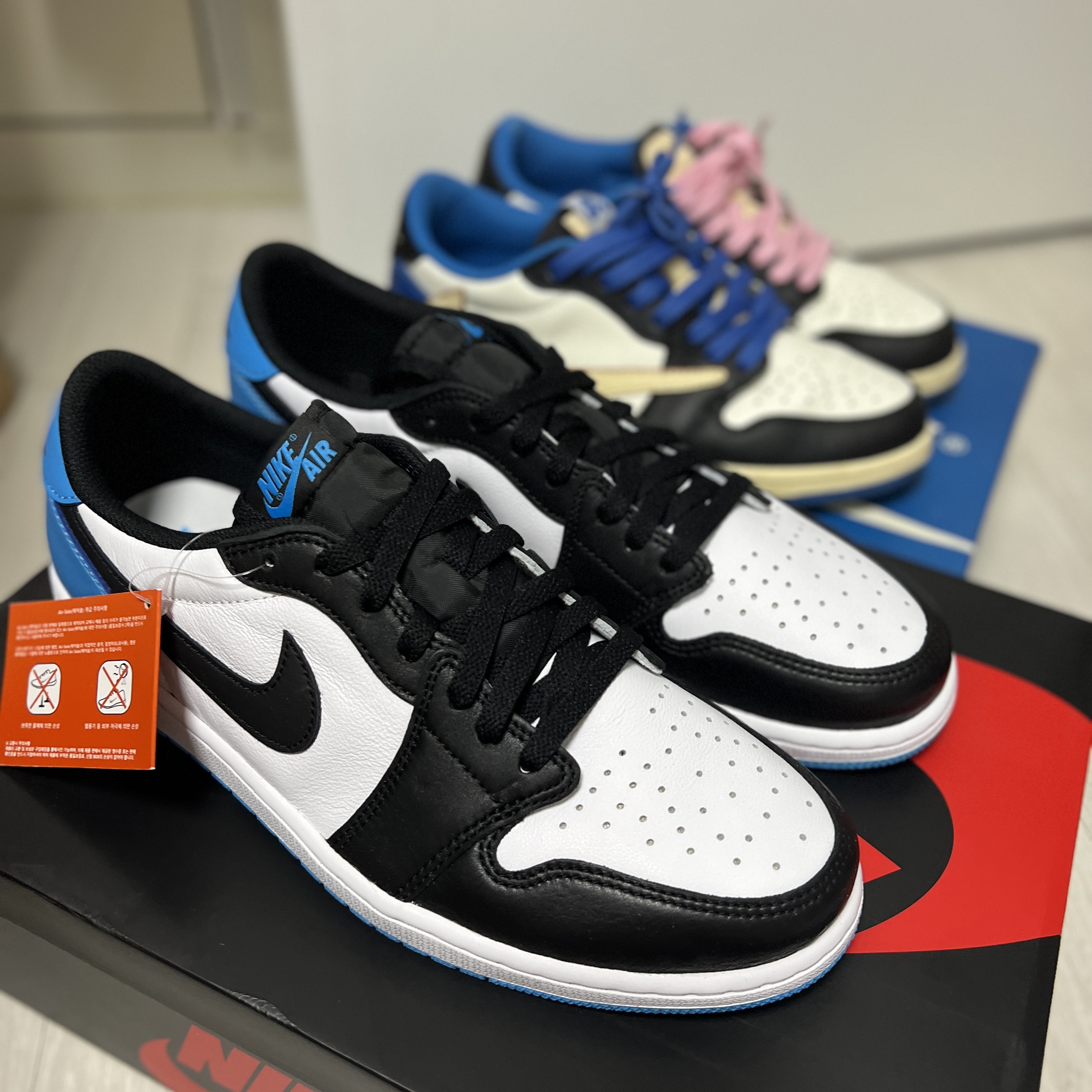 Jordan 1 x Travis Scott x Fragment Retro Low OG SP Military Blue, Jordan 1 Retro Low OG Black and Dark Powder Blue 착용 스타일 - 1