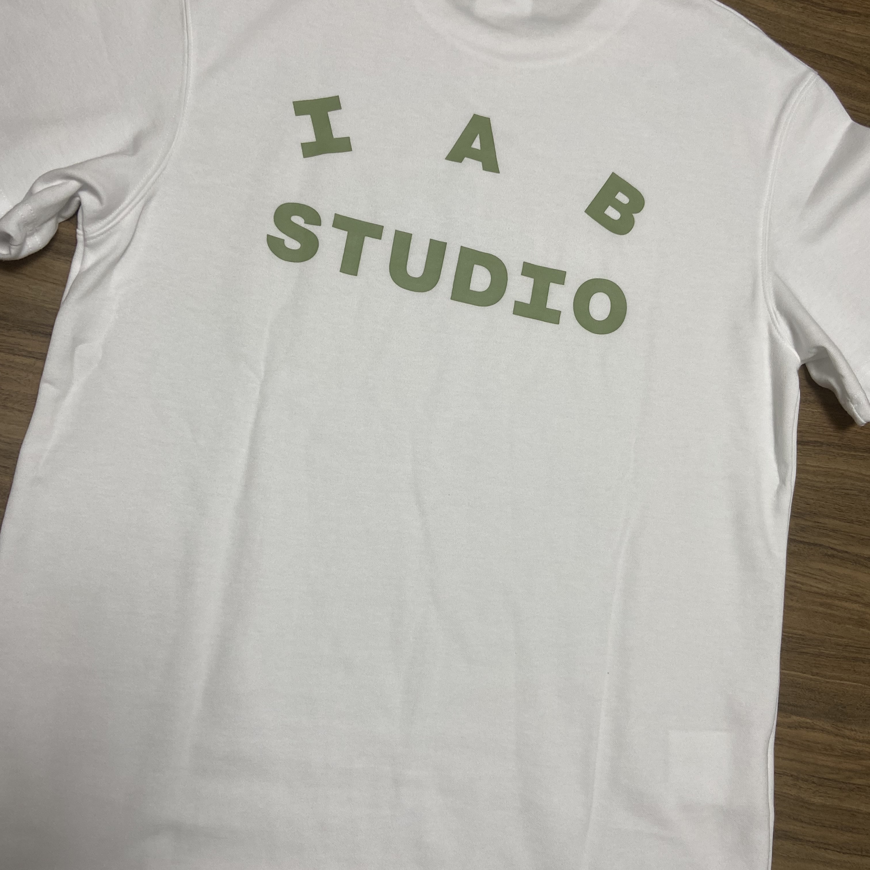 IAB Studio T-Shirt White Light Green 착용 스타일