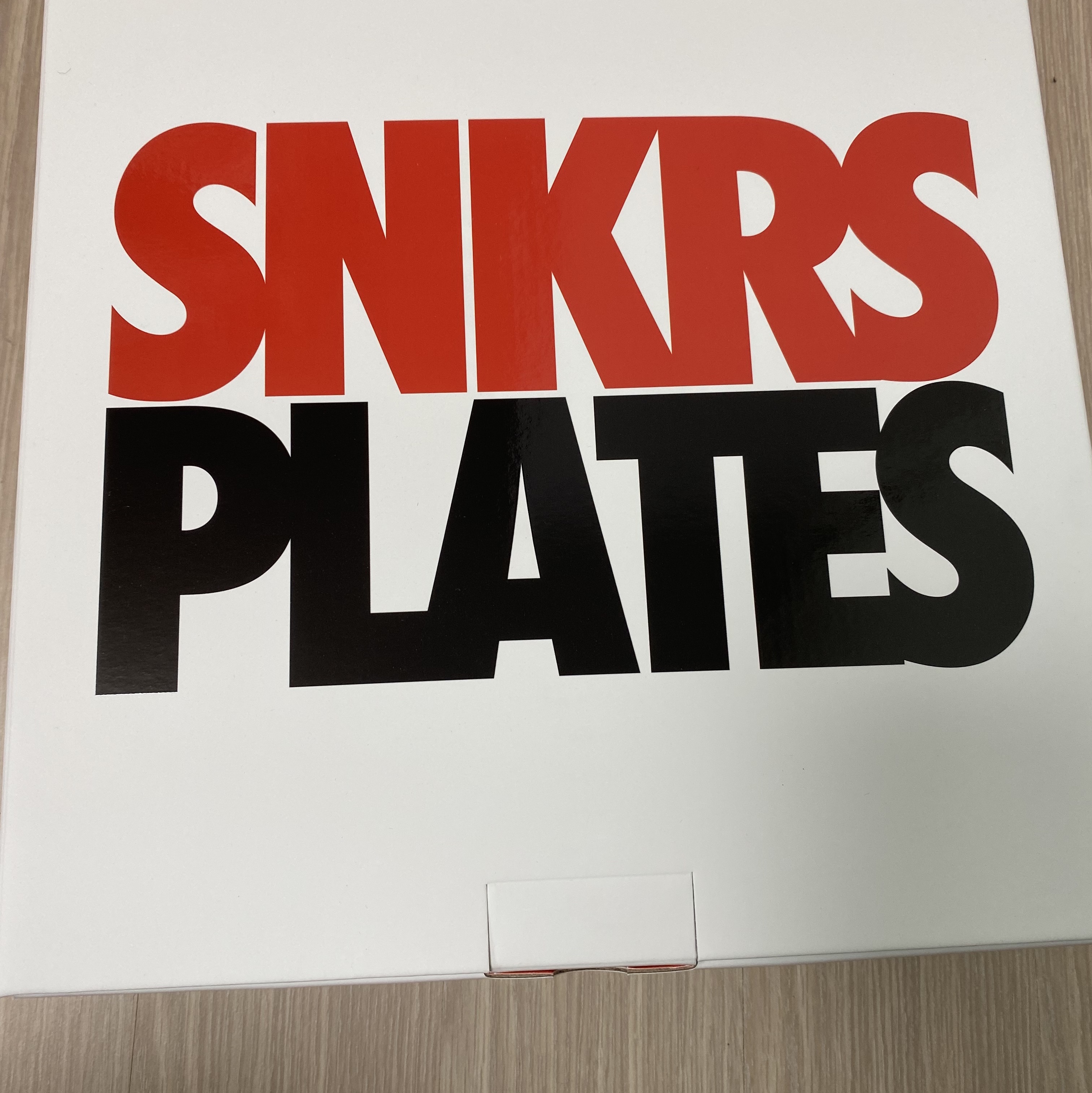 Nike SNKRS Ceramic Plate Set Sail University Red 착용 스타일 - 3