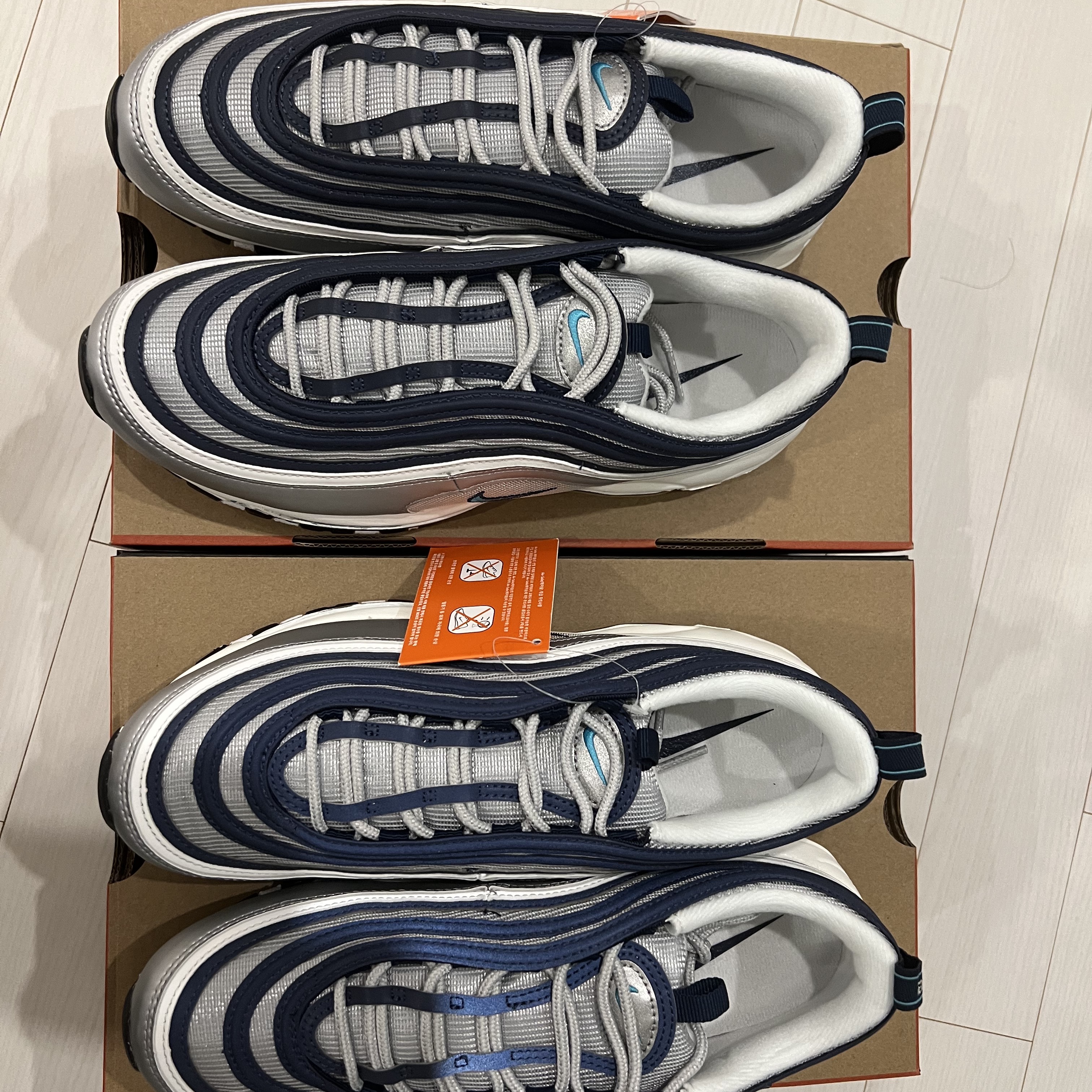 Nike Air Max 97 OG Metallic Silver and Chlorine Blue 착용 스타일 - 4