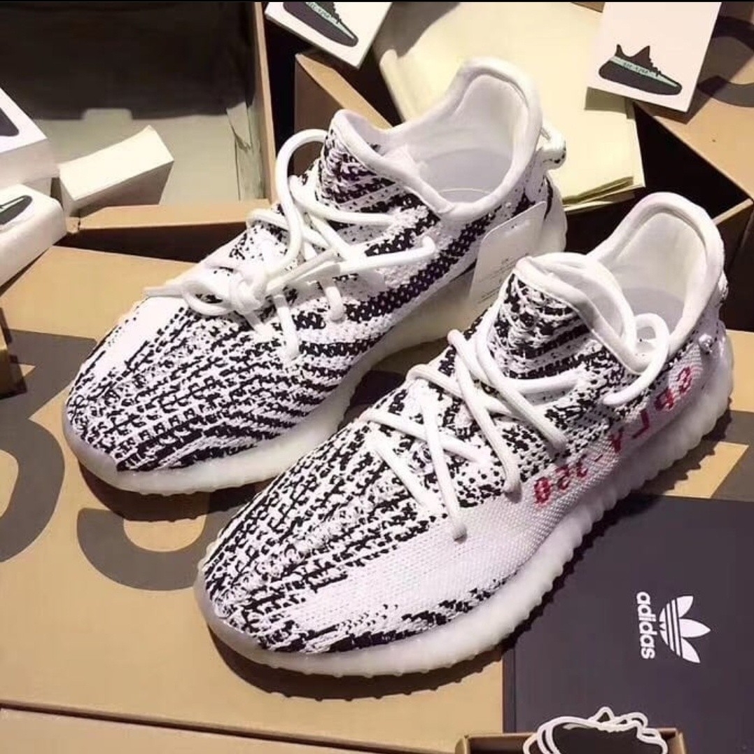 Nike ACG Mountain Fly Low SE White and Black, Adidas Yeezy Boost 350 V2 Zebra 2017/2019/2020 착용 스타일 - 4