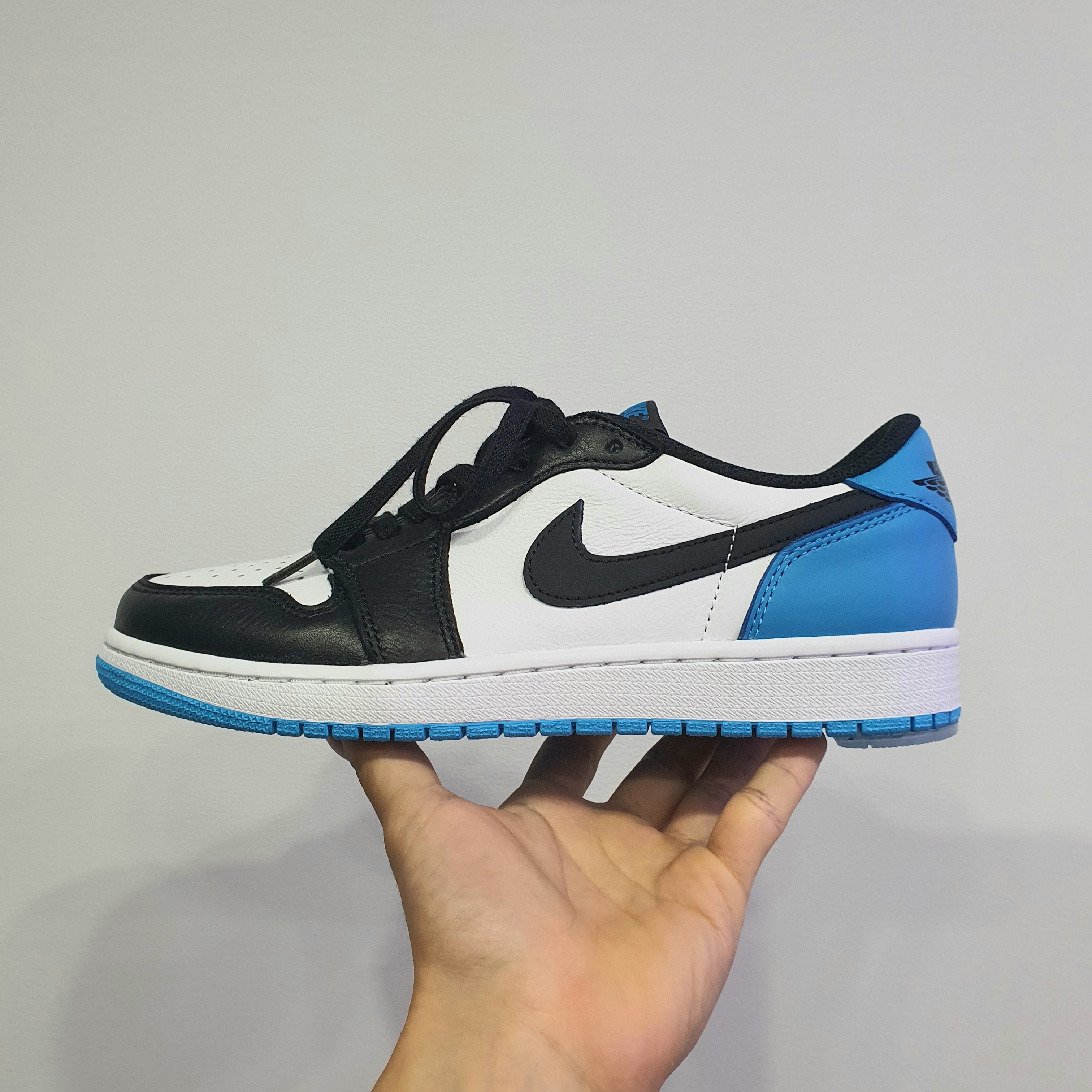 Jordan 1 Retro Low OG Black and Dark Powder Blue, (W) Jordan 1 Retro Low OG Black and Dark Powder Blue 착용 스타일 - 1