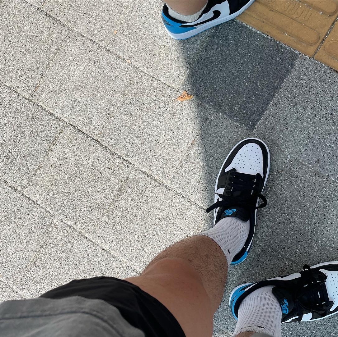 Jordan 1 Retro Low OG Black and Dark Powder Blue, (W) Jordan 1 Retro Low OG Black and Dark Powder Blue 착용 스타일 - 1