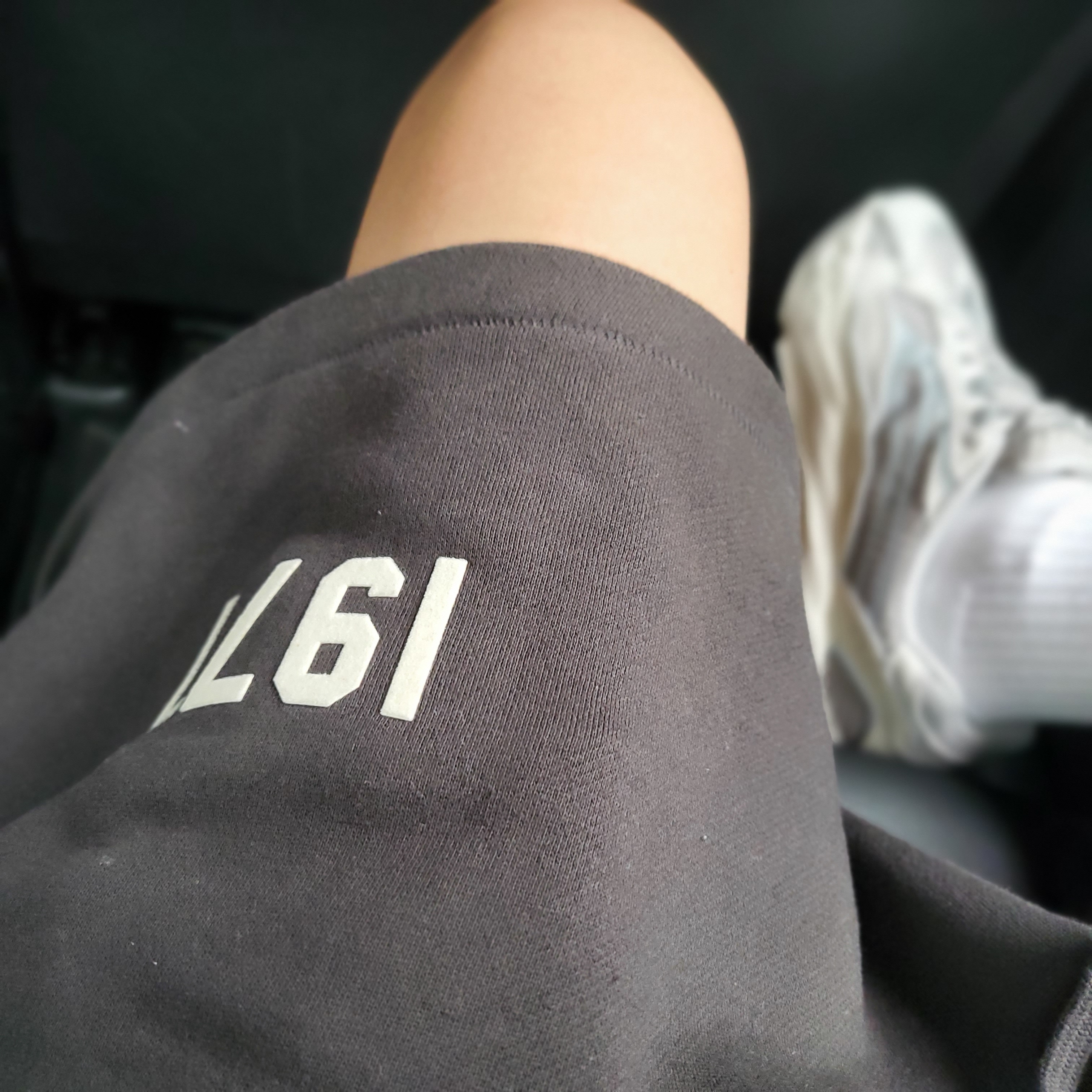 Essentials 1977 T-Shirt Iron - 22SS, Essentials 1977 Shorts Iron - 22SS 착용 스타일 - 2