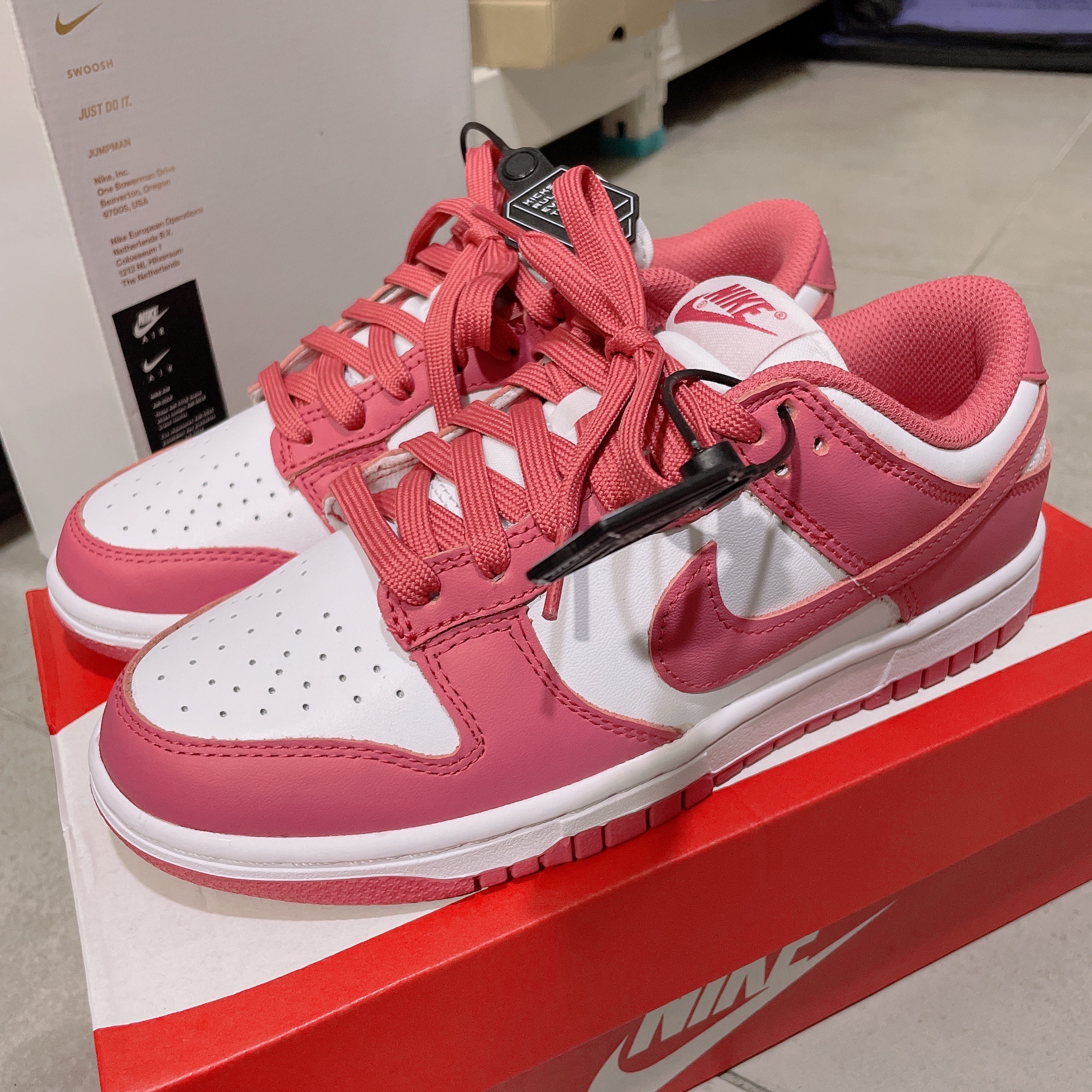 (W) Nike Dunk Low Archeo Pink 착용 스타일