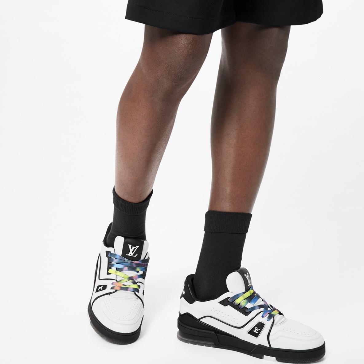 Louis Vuitton LV Trainer Sneakers White Black 착용 스타일 - 1