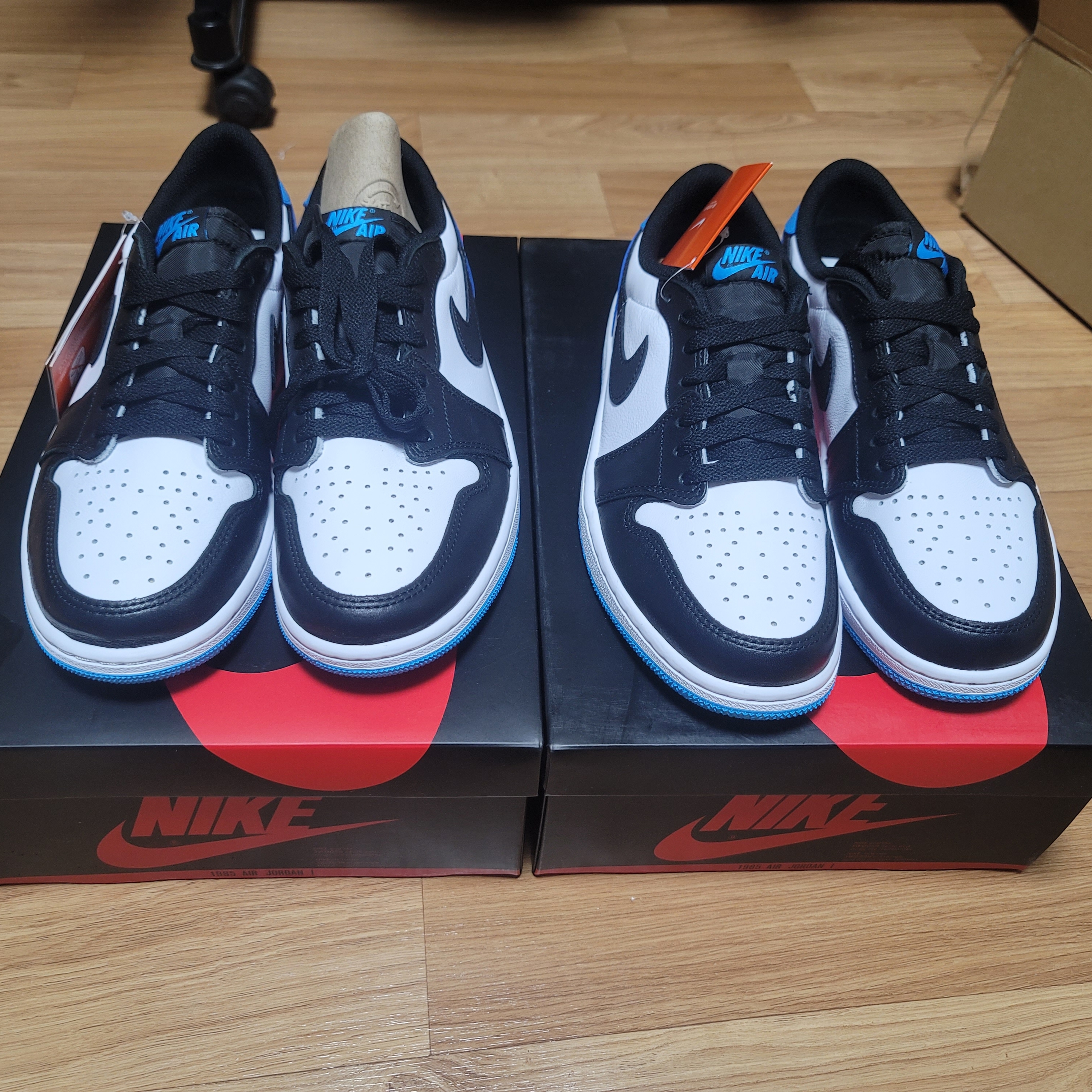 Jordan 1 Retro Low OG Black and Dark Powder Blue 착용 스타일 - 2