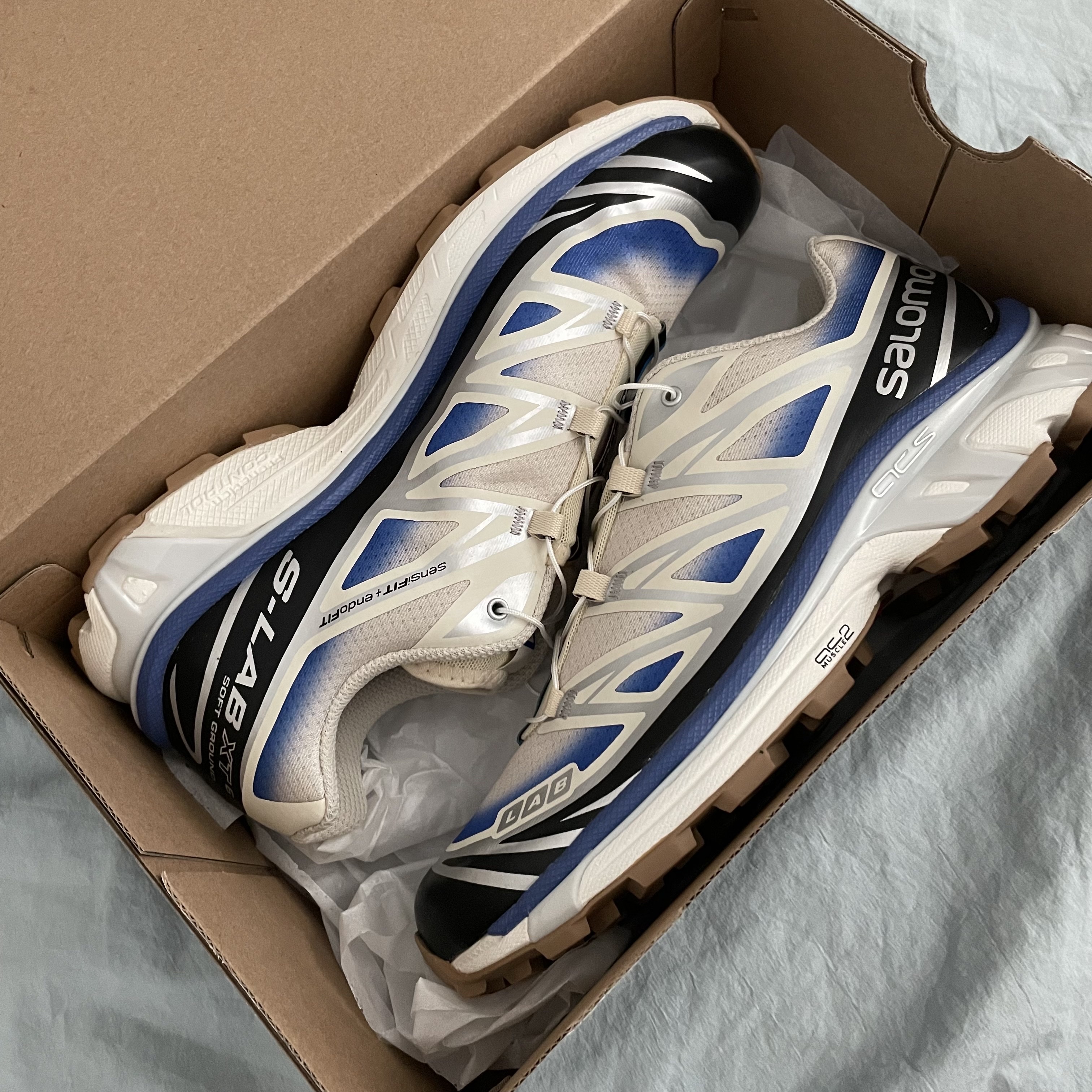 Salomon XT-6 Skyline Bleached Sand Dazzling Blue 착용 스타일