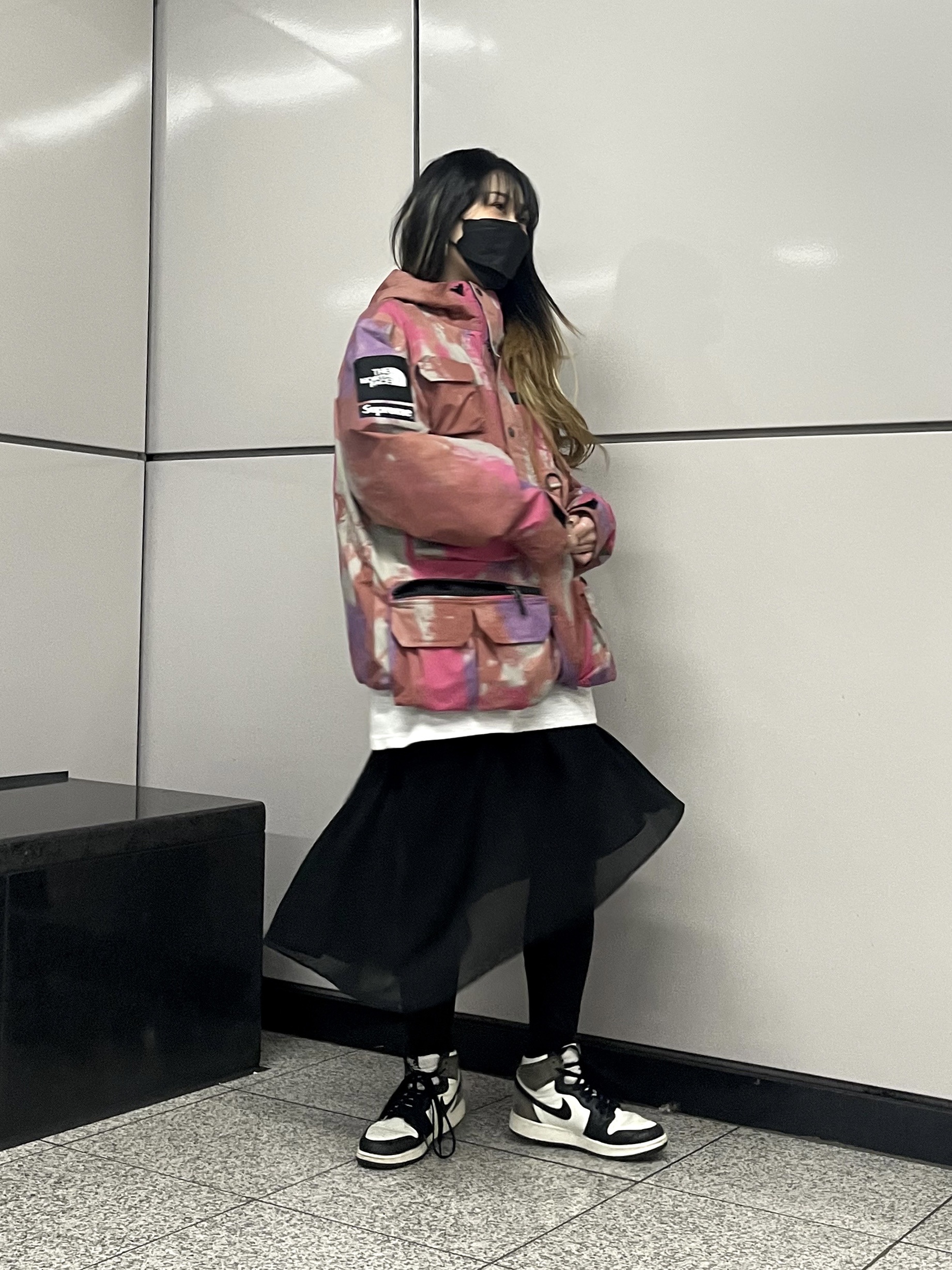 (GS) Jordan 1 Retro High OG Black Mocha, Supreme x The North Face Cargo Jacket Multi-Color - 20SS 착용 스타일 - 2