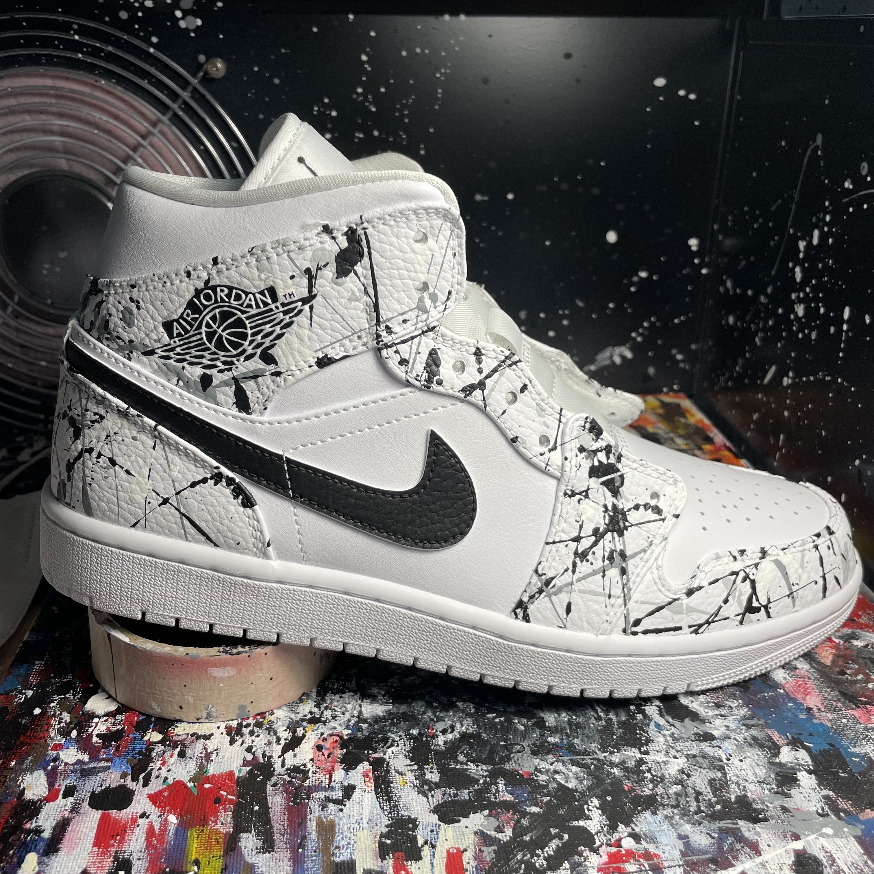 Jordan 1 Mid Triple White, (W) Jordan 1 Mid White Snakeskin 착용 스타일 - 2