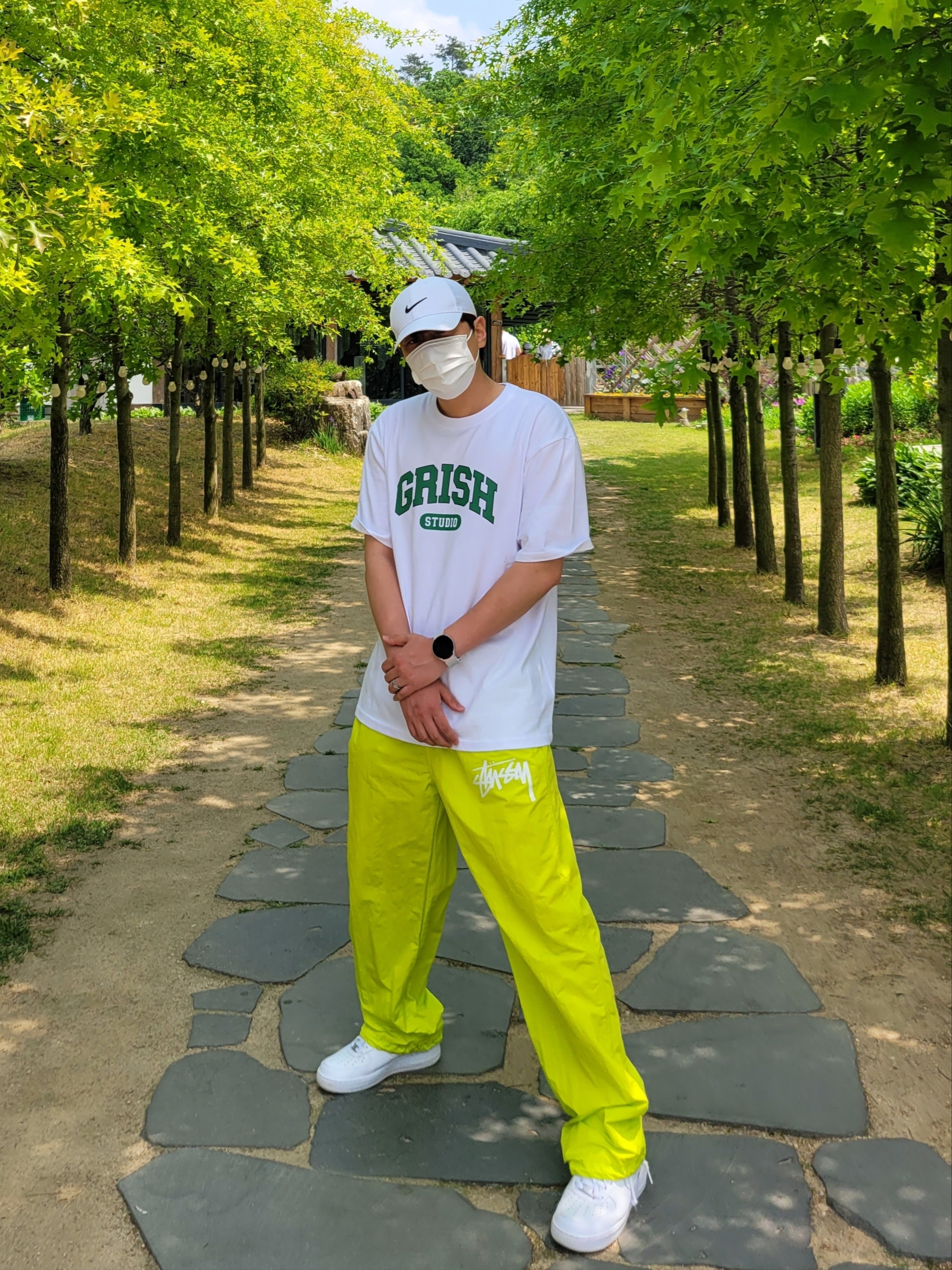 Nike x Stussy Beach Pants Bright Cactus, Nike Air Force 1 '07 Low White 착용 스타일
