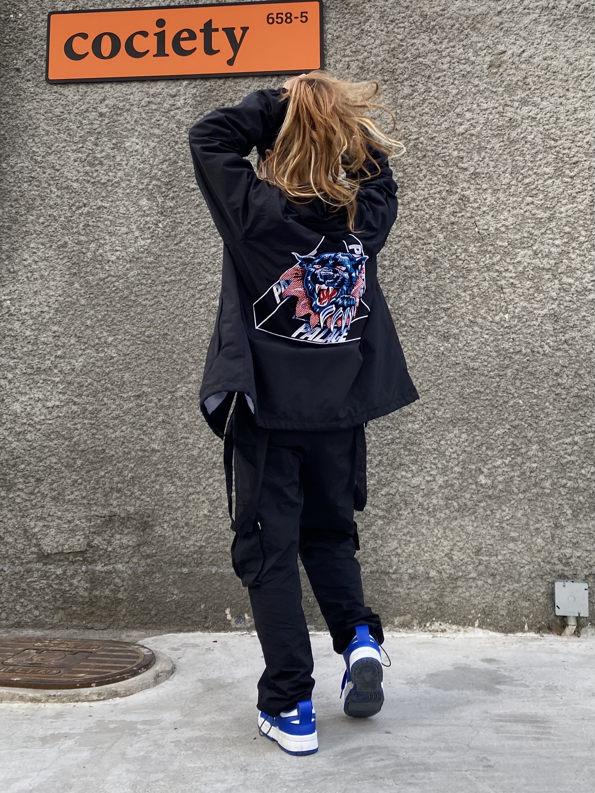 (W) Nike Dunk Low Disrupt Game Royal, Palace Ripped Coach Jacket Black - 19FW 착용 스타일 - 1