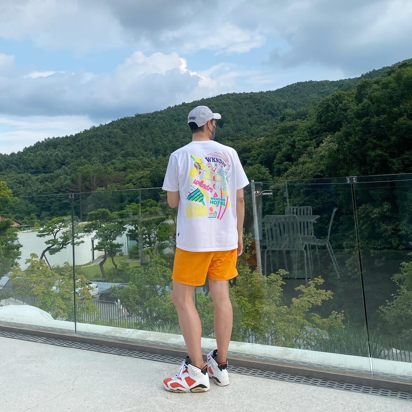 Jordan 6 Retro Gatorade Like Mike White 착용 스타일 - 1