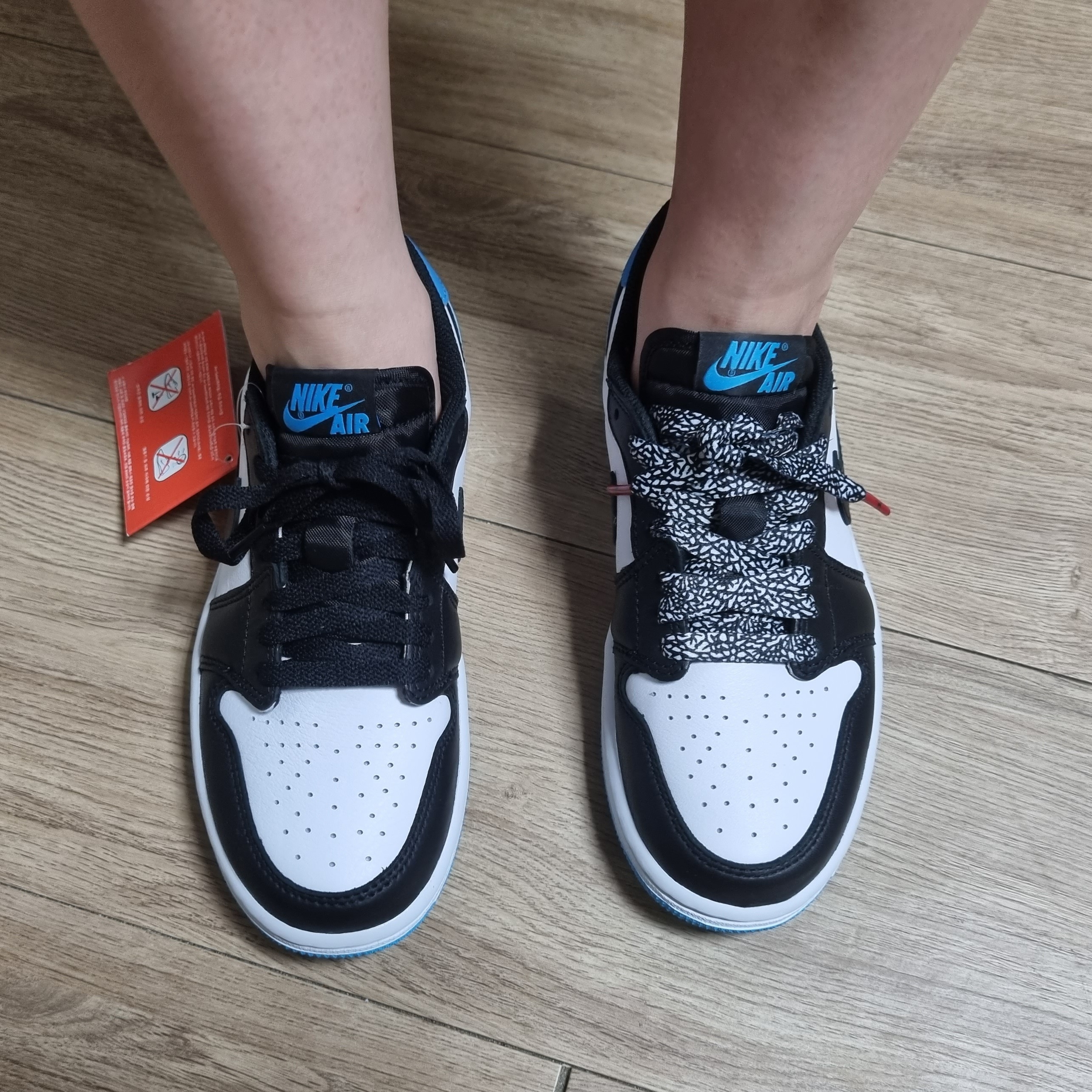 (W) Jordan 1 Retro Low OG Black and Dark Powder Blue 착용 스타일 - 2