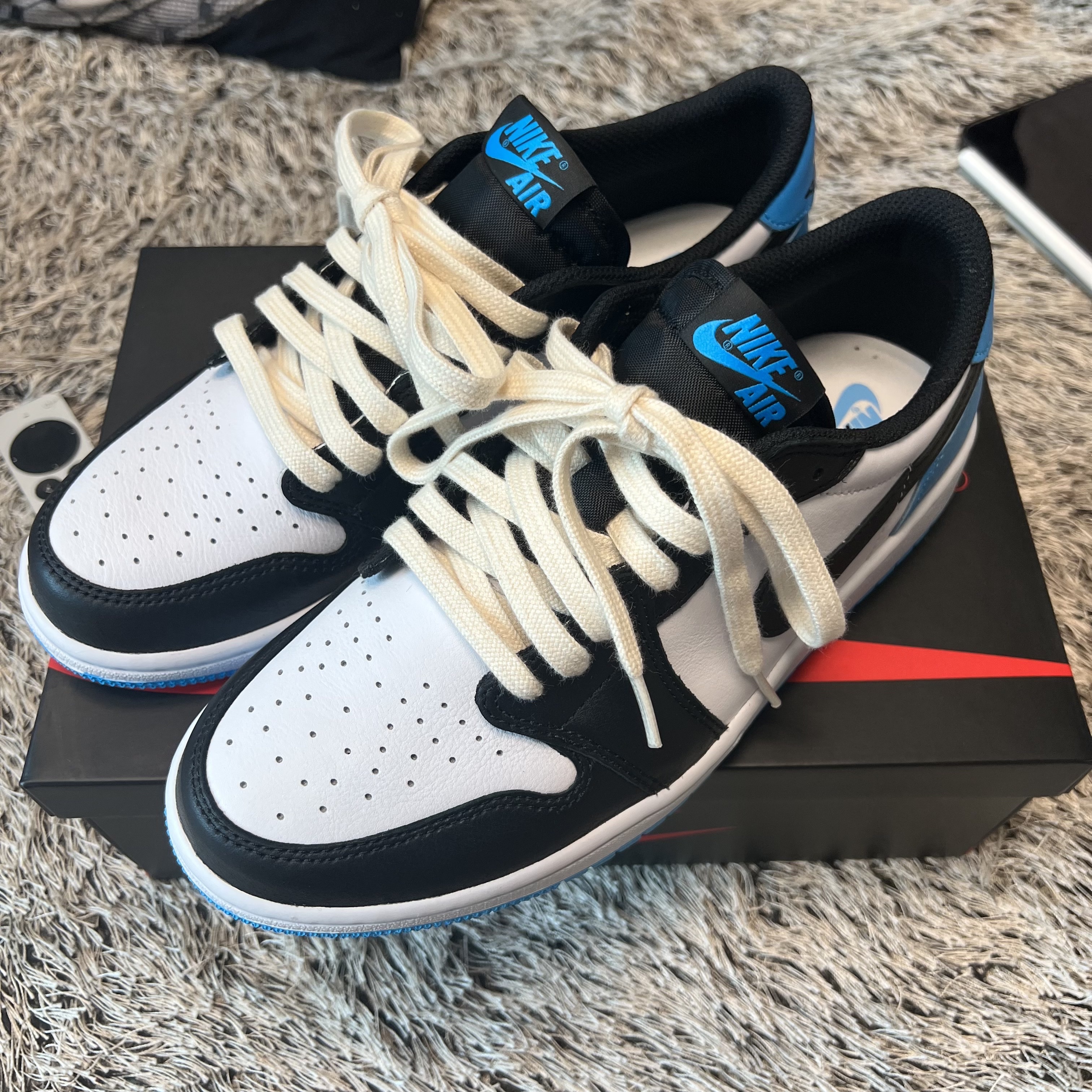(W) Jordan 1 Retro Low OG Black and Dark Powder Blue, Jordan 1 Retro Low OG Black and Dark Powder Blue 착용 스타일