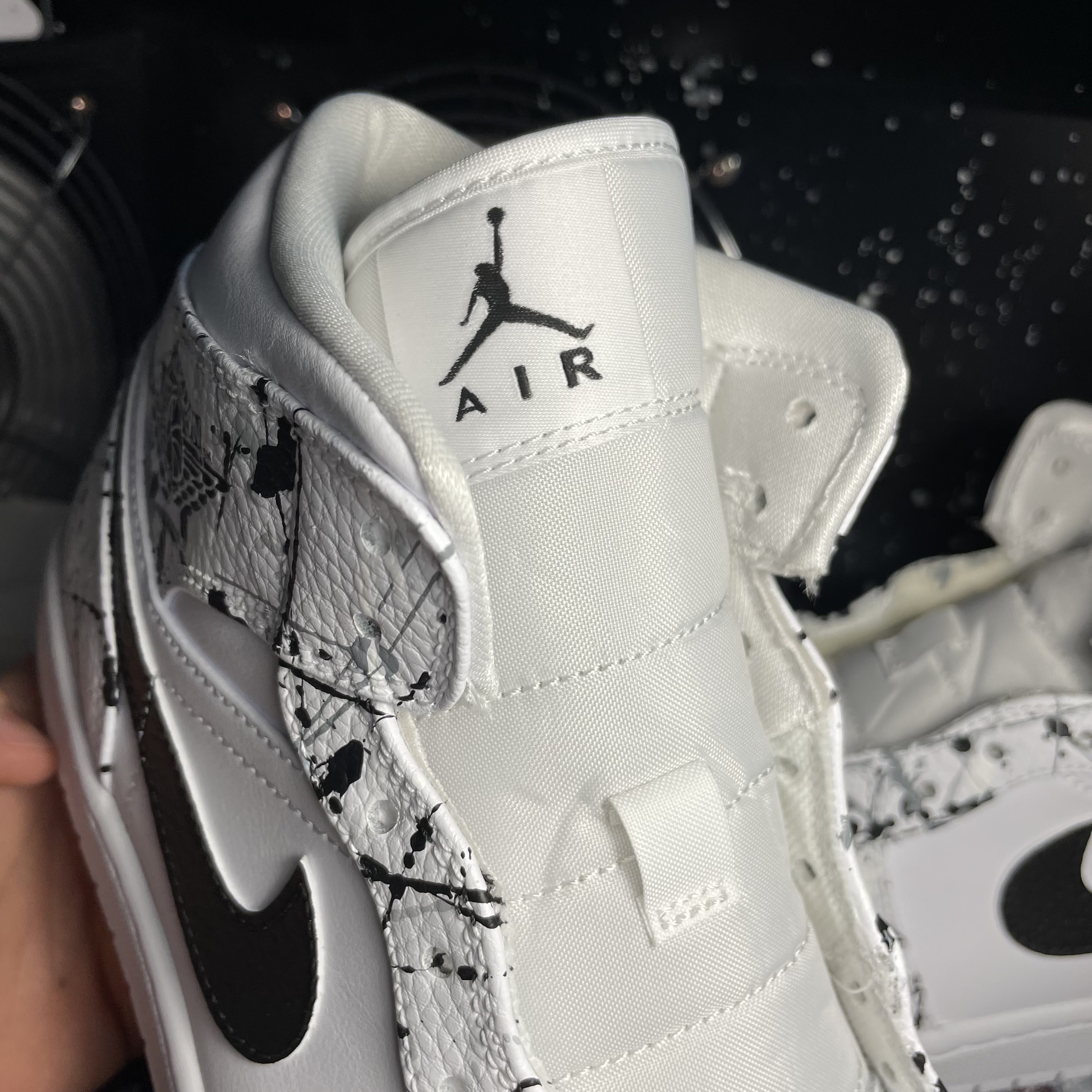 Jordan 1 Mid Triple White, (W) Jordan 1 Mid White Snakeskin 착용 스타일 - 4