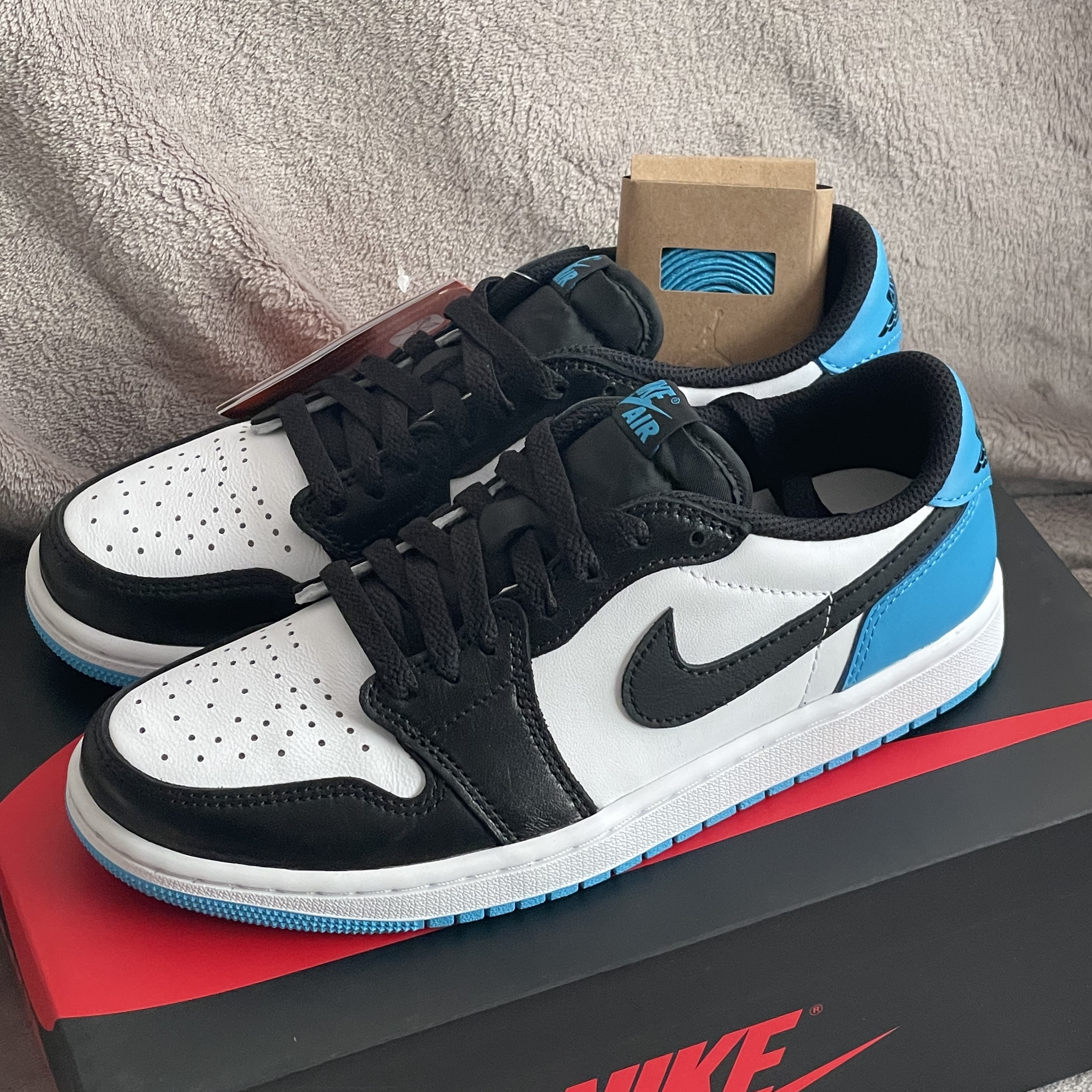 Jordan 1 Retro Low OG Black and Dark Powder Blue, (W) Jordan 1 Retro Low OG Black and Dark Powder Blue 착용 스타일
