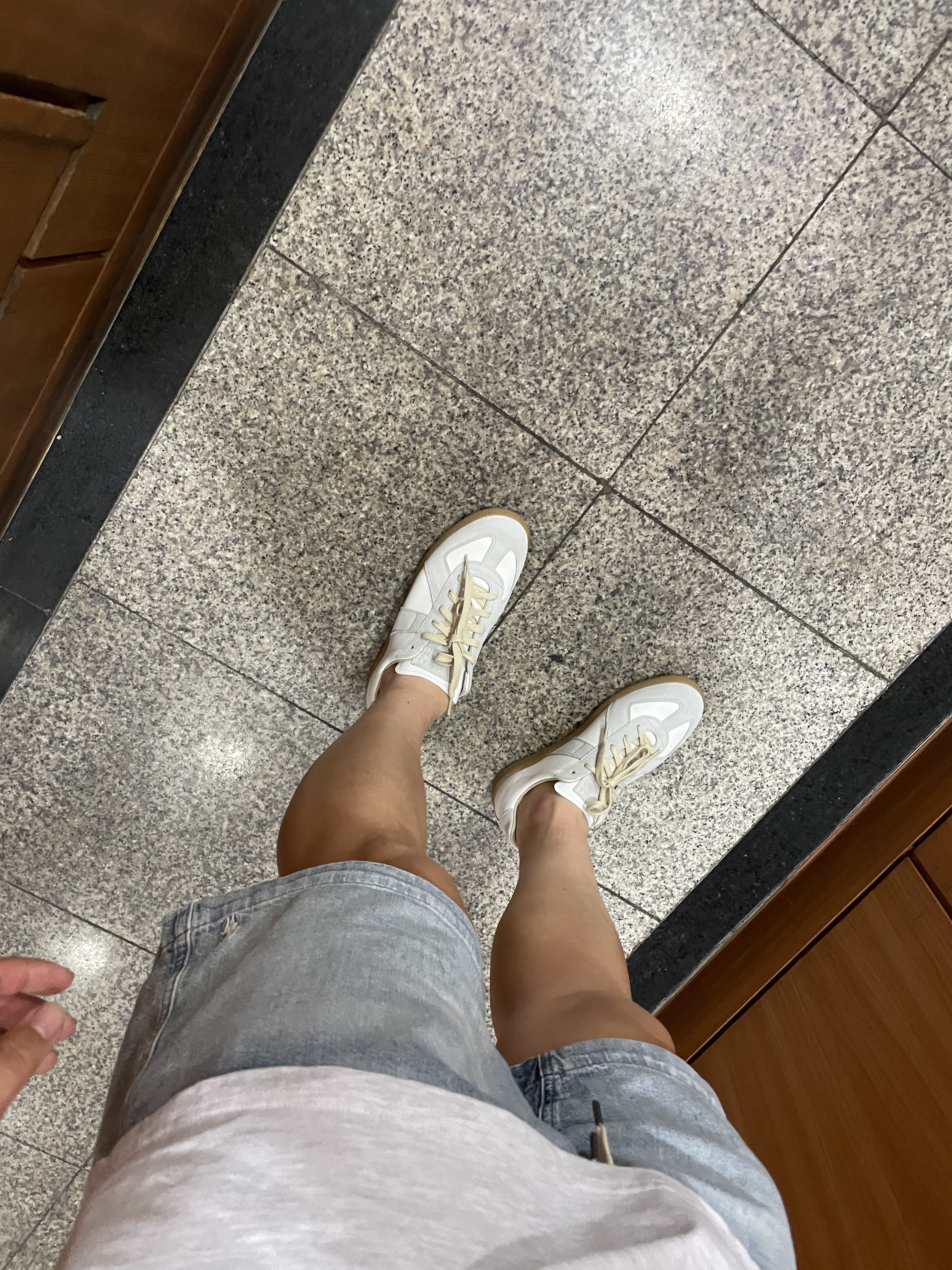 Maison Margiela Calfskin Replica Sneakers 착용 스타일 - 1
