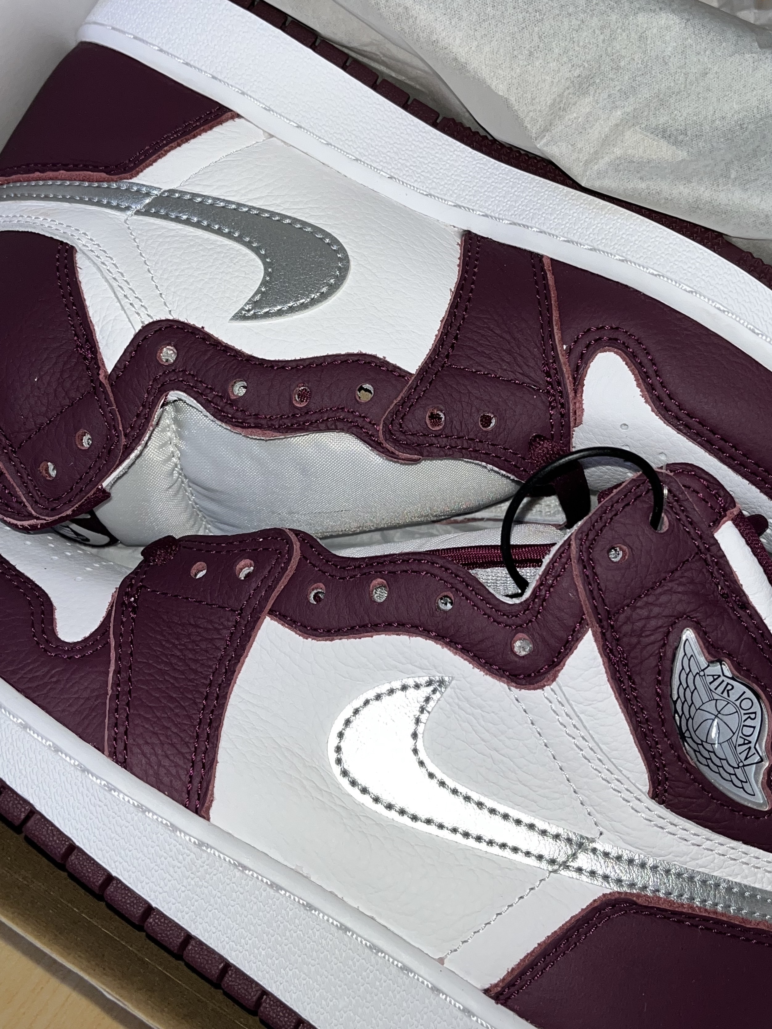 (GS) Jordan 1 Retro High OG Bordeaux 착용 스타일 - 3