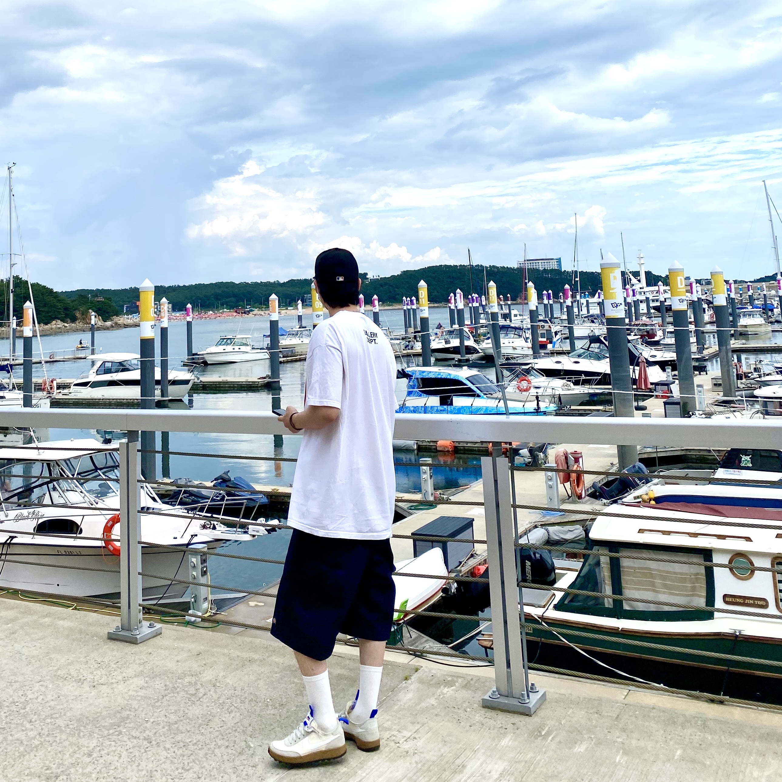 Nike x Tom Sachs General Purpose Shoe Light Cream, Gallery Dept. x Lanvin Logo Printed T-Shirt White 착용 스타일