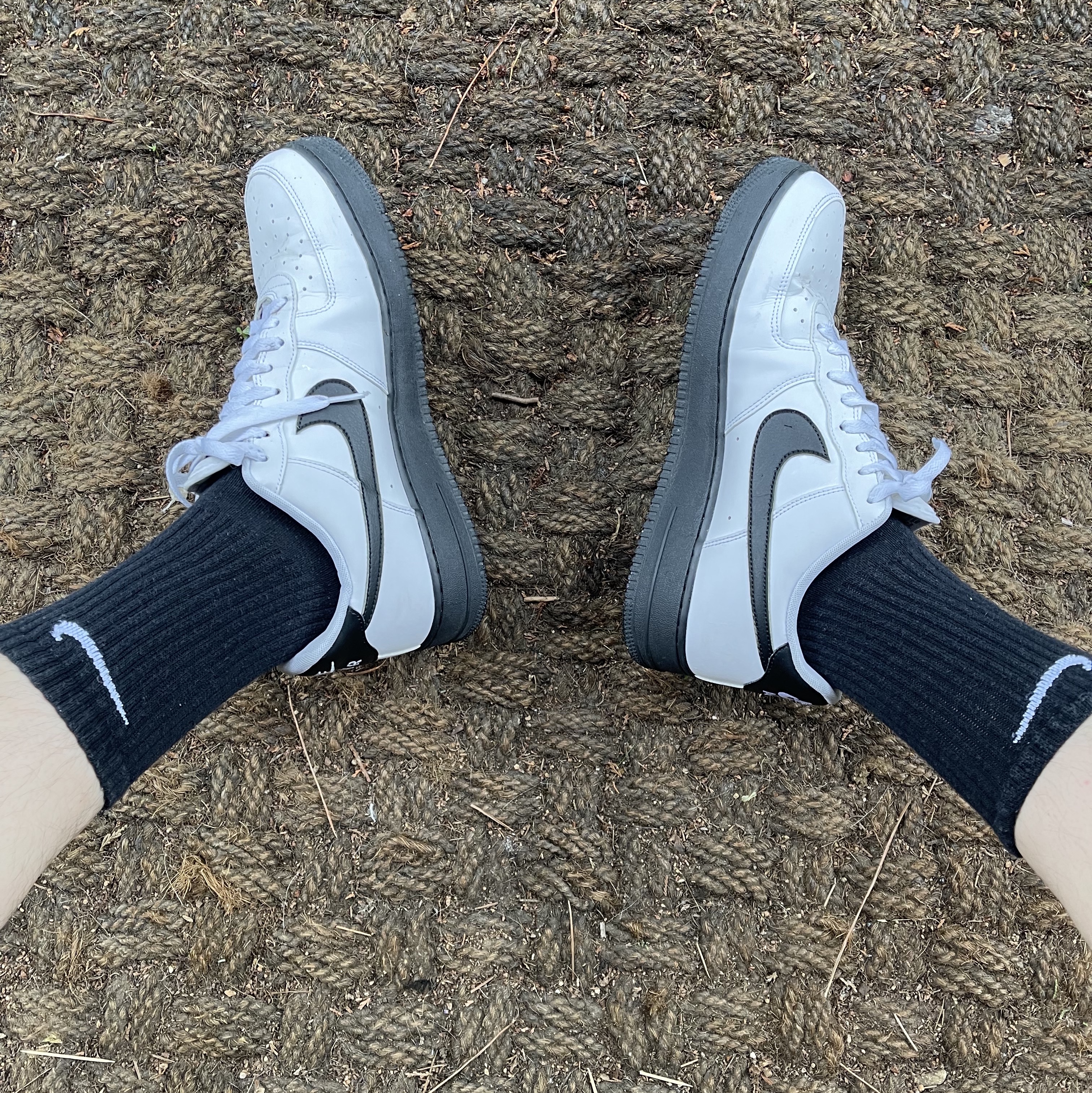 Nike Air Force 1 Low White Black Midsole 착용 스타일 - 3