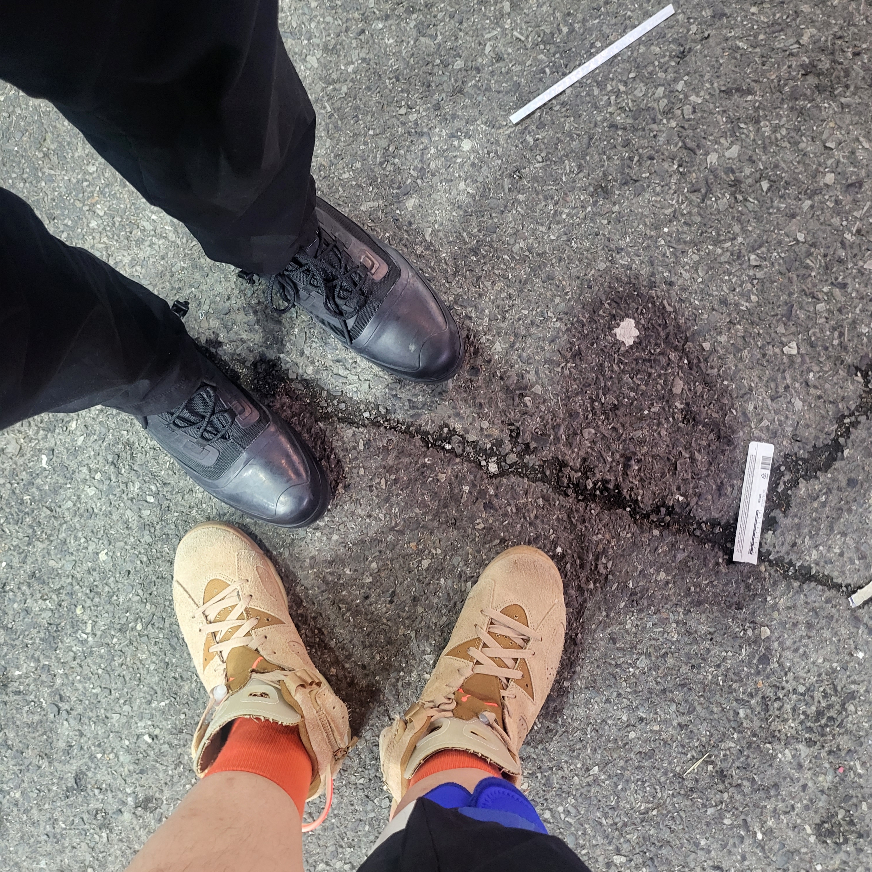 Jordan 6 x Travis Scott Retro SP British Khaki, Converse x Ambush Chuck Taylor All Star Duck Boot Black 착용 스타일