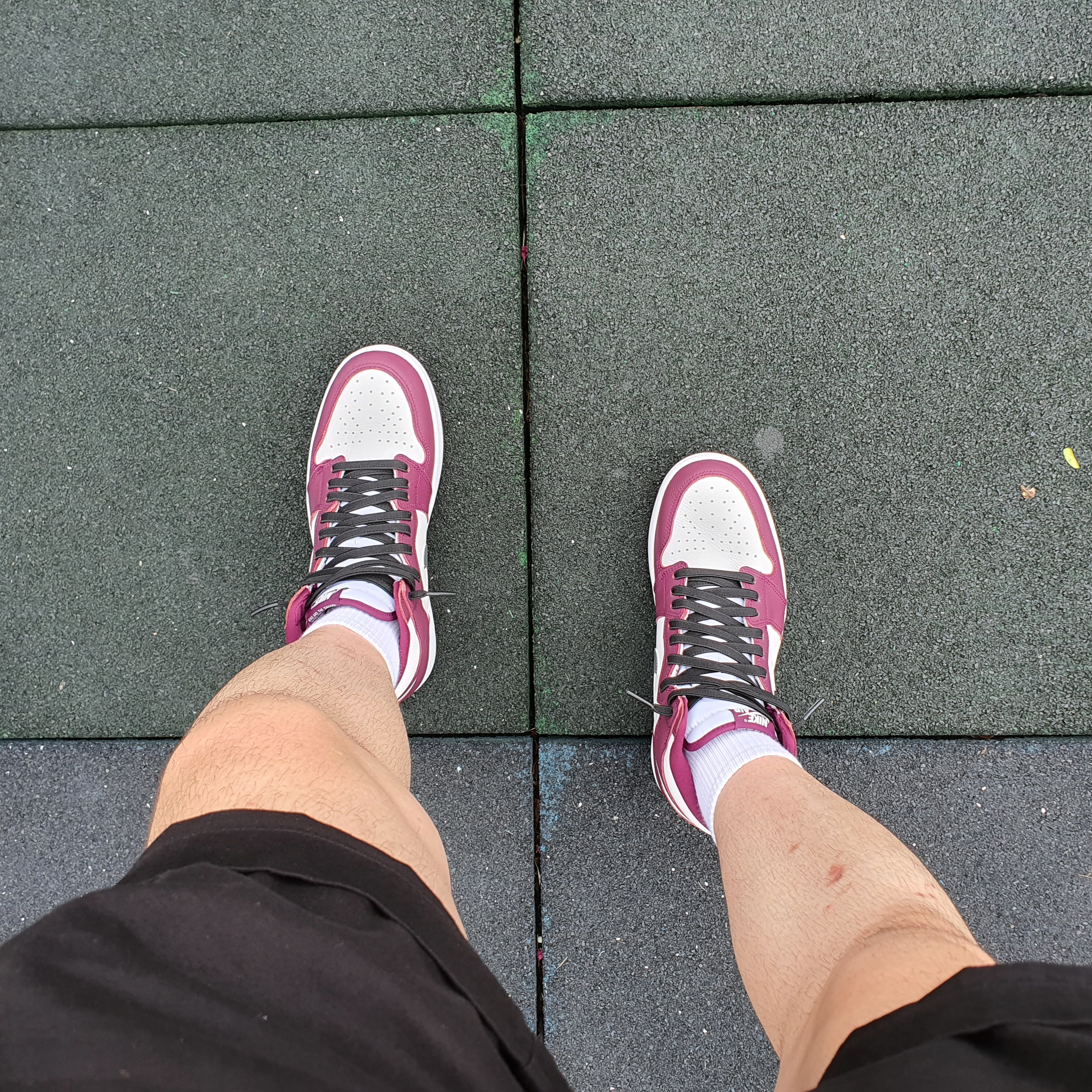 Jordan 1 Retro High OG Bordeaux 착용 스타일 - 1