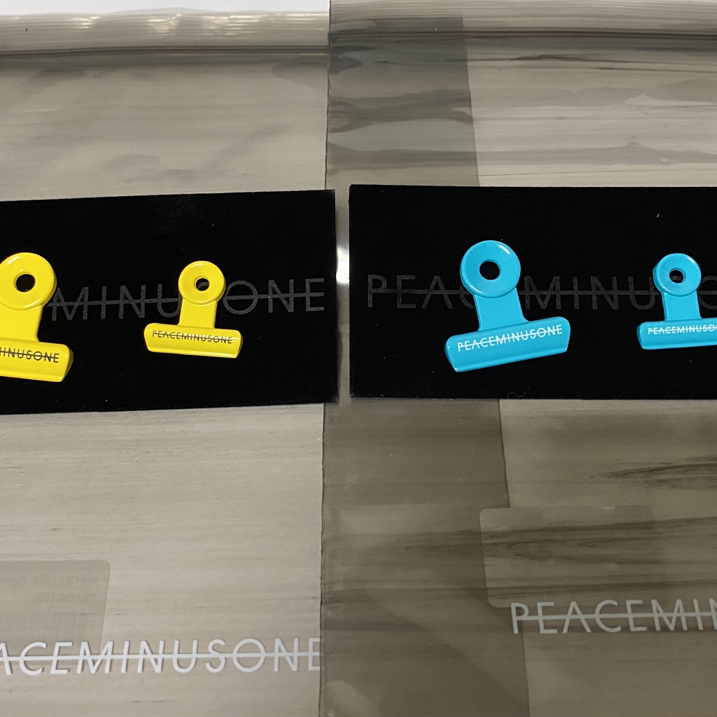 Peaceminusone Bulldog Clip Pin Set #1 Yellow, Peaceminusone Bulldog Clip Pin Set #1 Mint 착용 스타일 - 1
