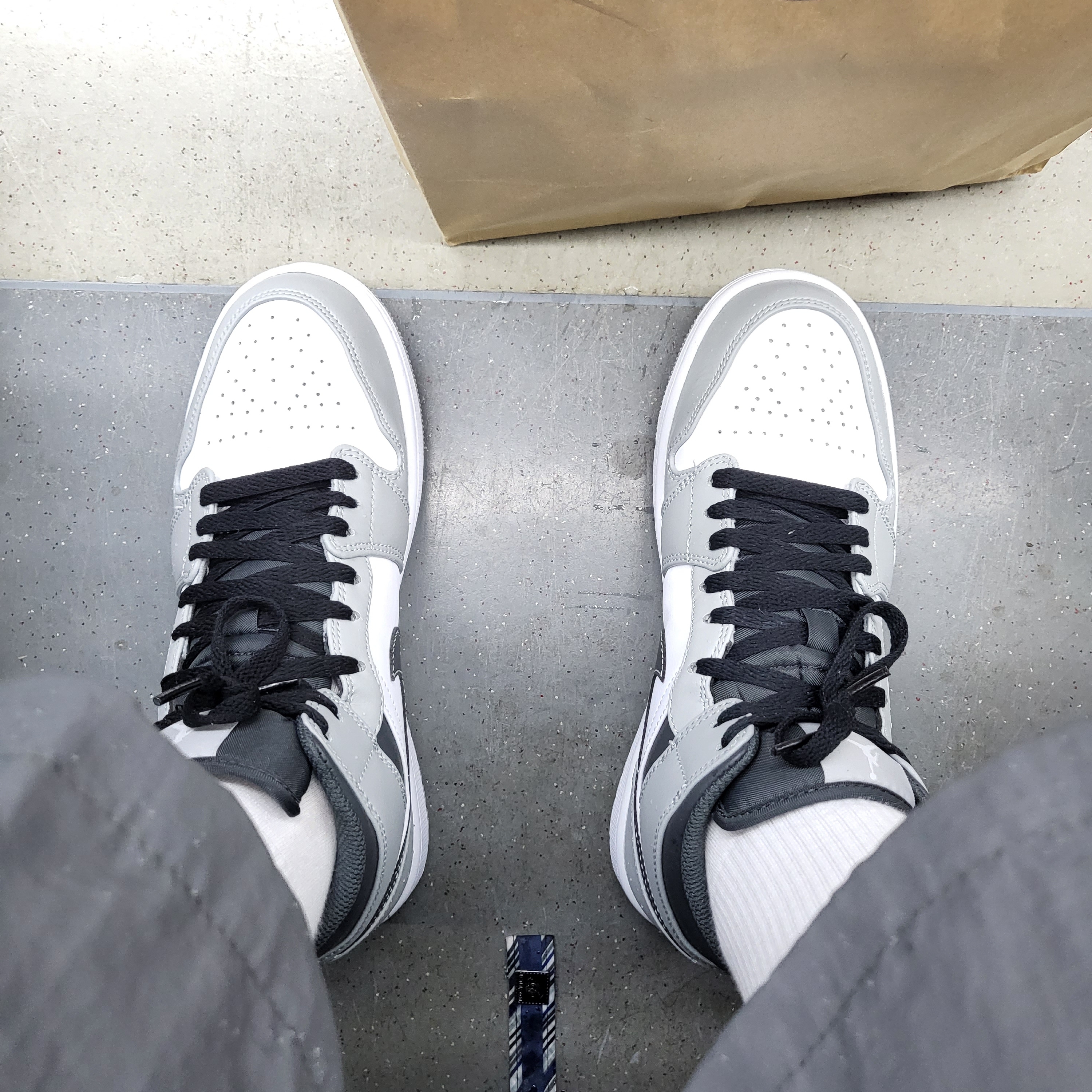 Jordan 1 Mid Light Smoke Grey Anthracite 착용 스타일