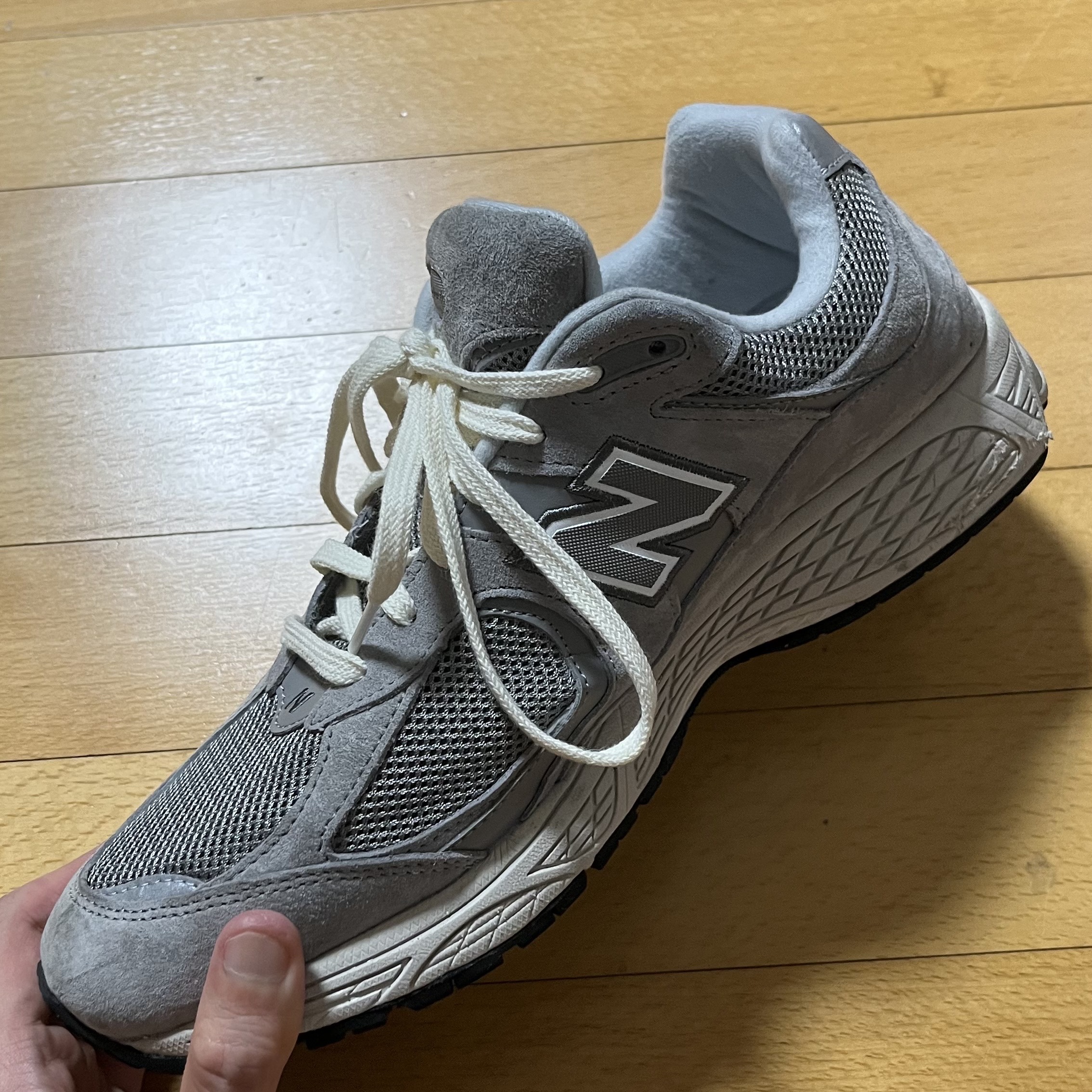 New Balance 2002R Grey 착용 스타일