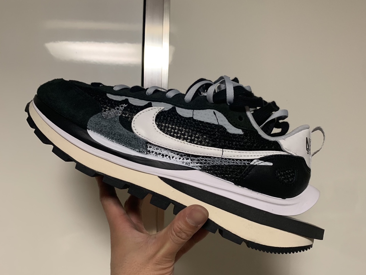 Nike x Sacai VaporWaffle Black White 착용 스타일 - 1
